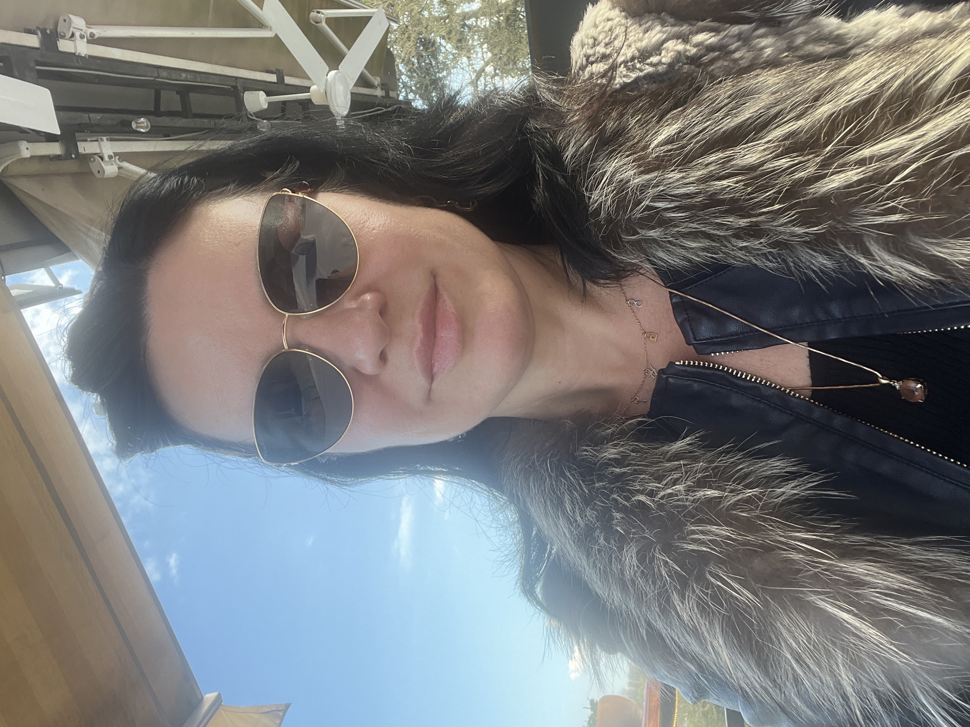 Woman documents riverside restaurant visit in Serbian municipality