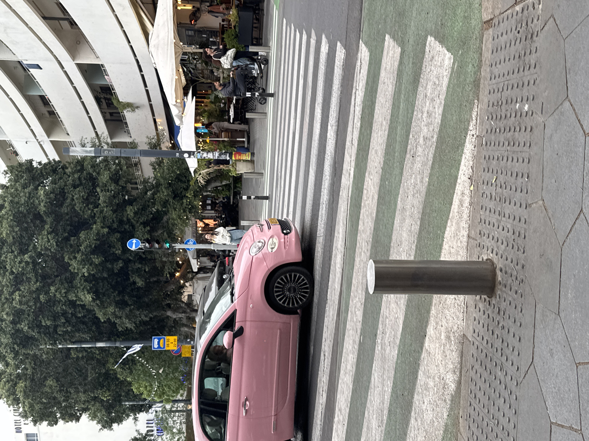 Ordinary afternoon moments captured across Tel Aviv streets and cafes