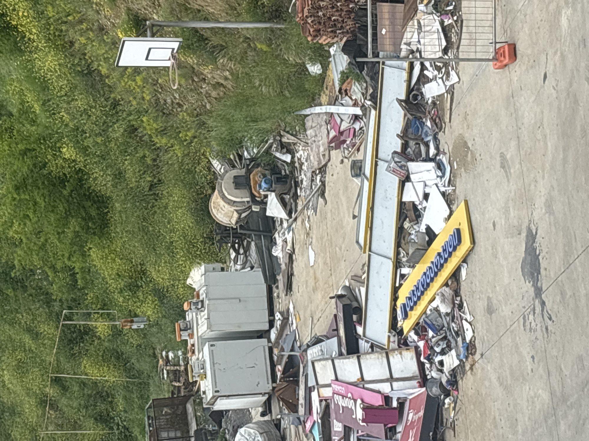 Debris and parked vehicles observed in Tbilisi