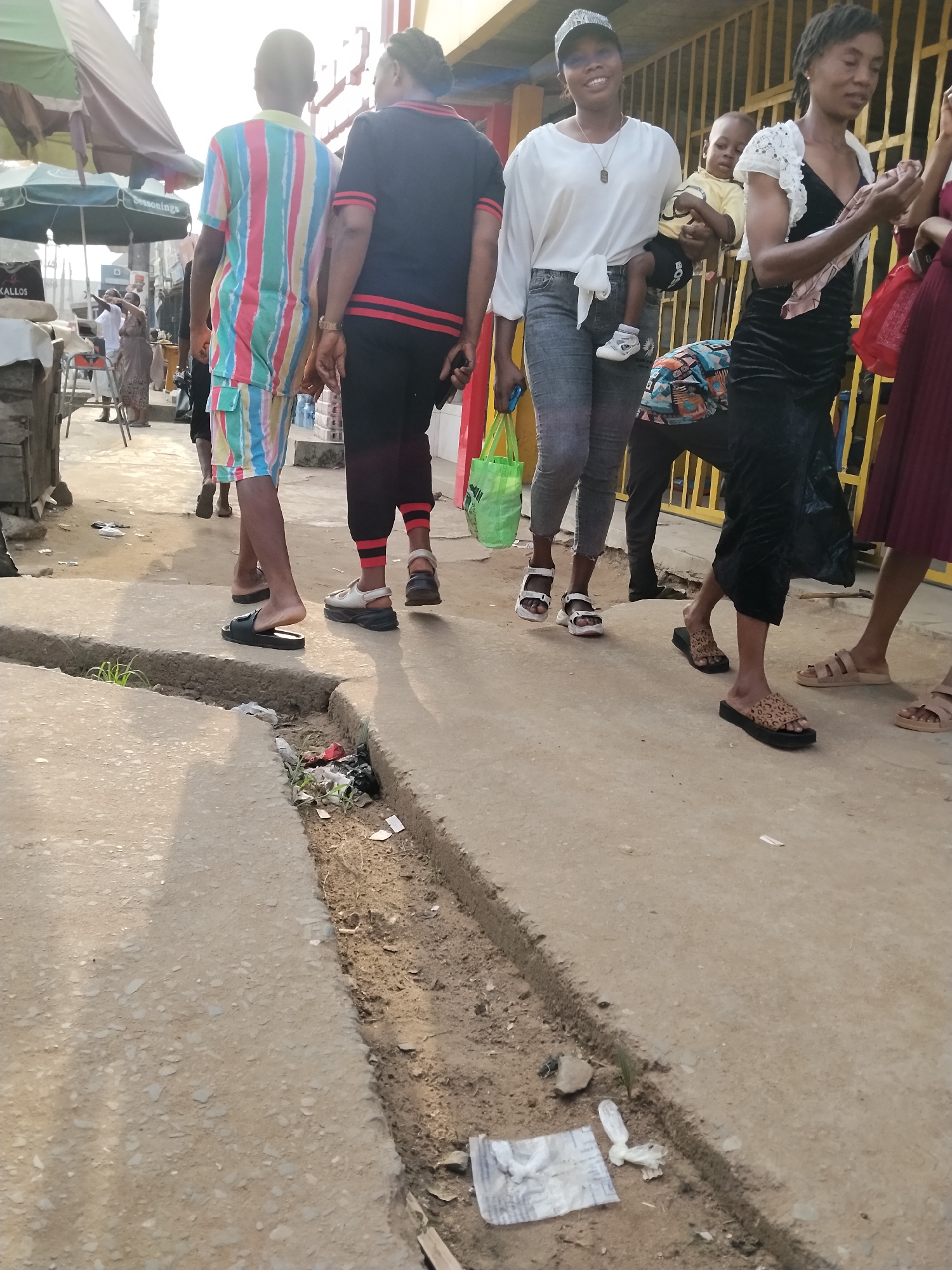 Daily life documented in two Nigerian communities during afternoon hours
