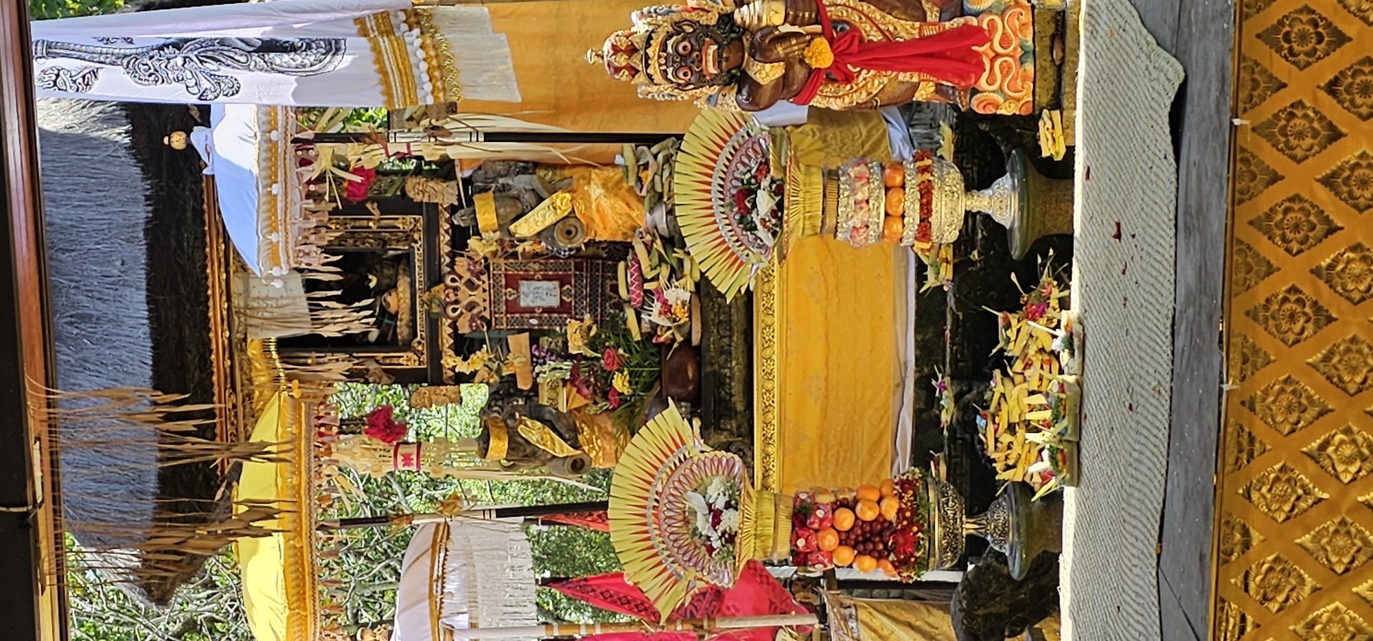 Balinese Hindu ceremony documented at Denpasar temple