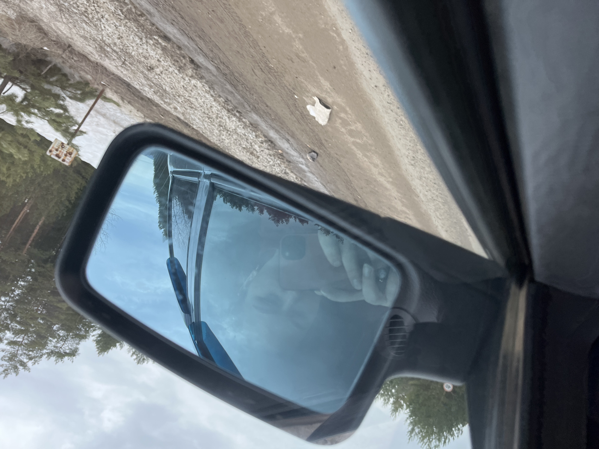 Driver captures phone selfie reflection in car mirror