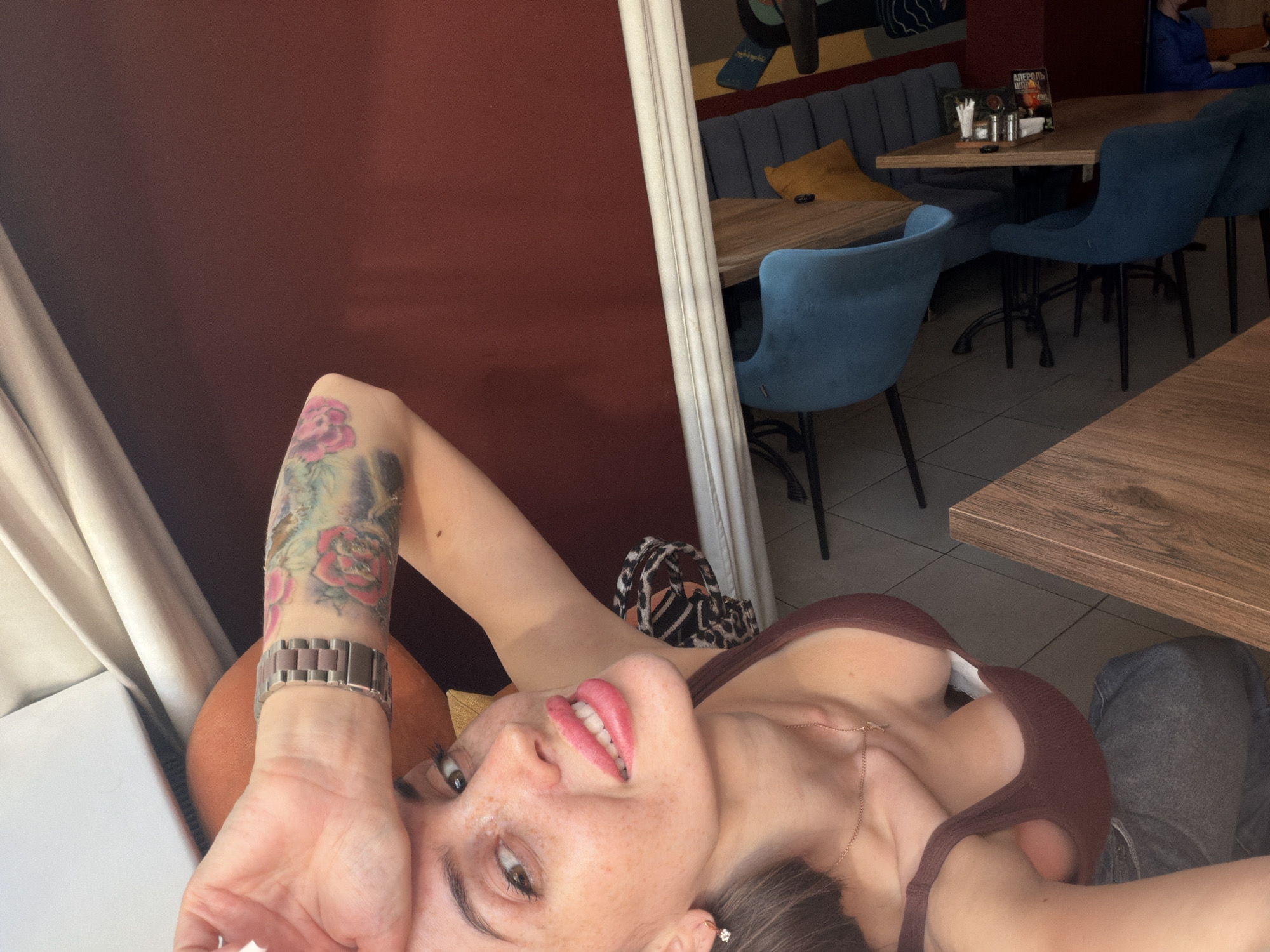 Casual cafe hangout captured across multiple angles, Russia