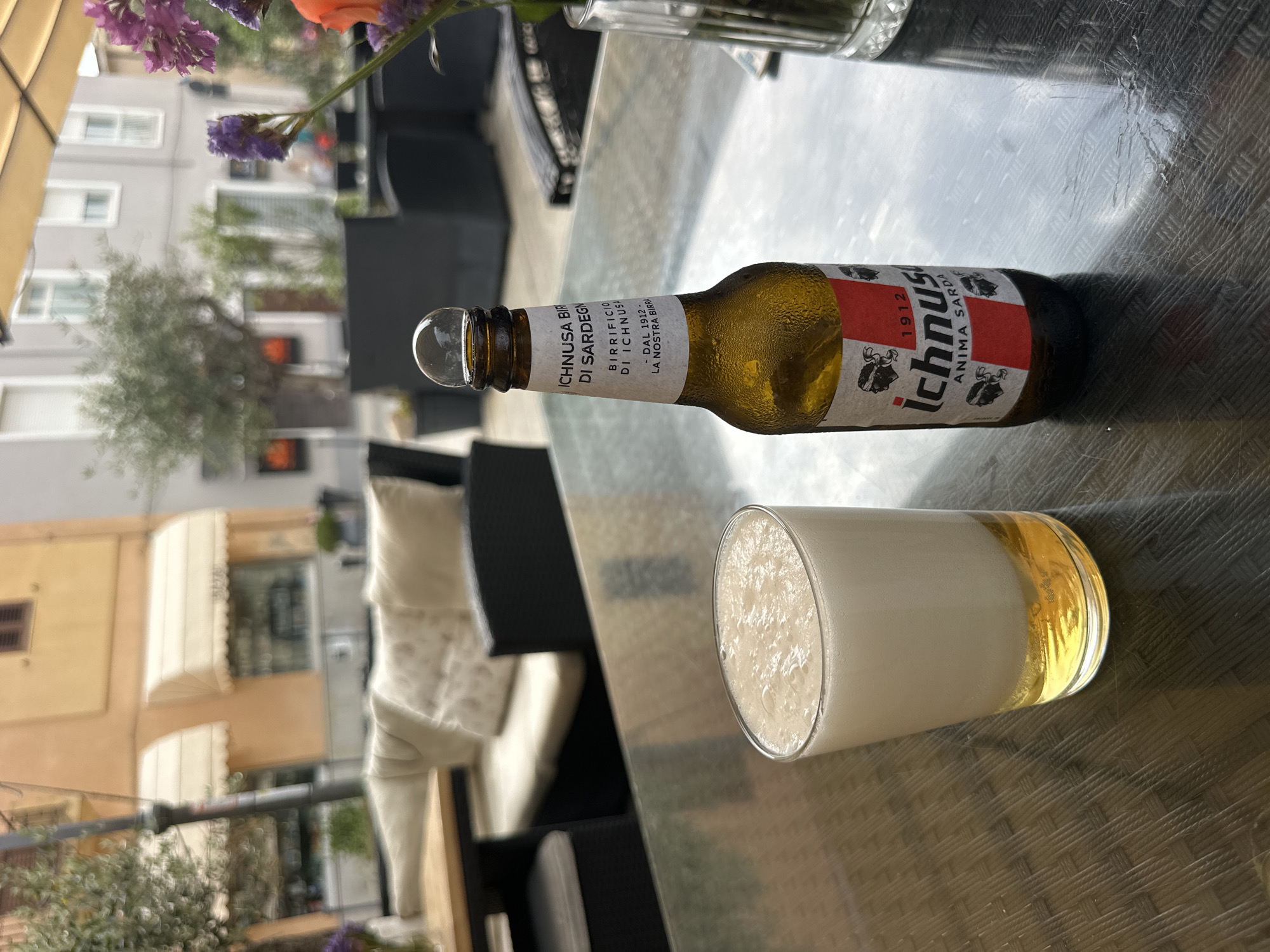 Afternoon drinks and flowers at a Sardinian café