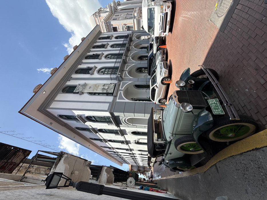 Vintage convertible spotted in Panama City's historic Casco Antiguo
