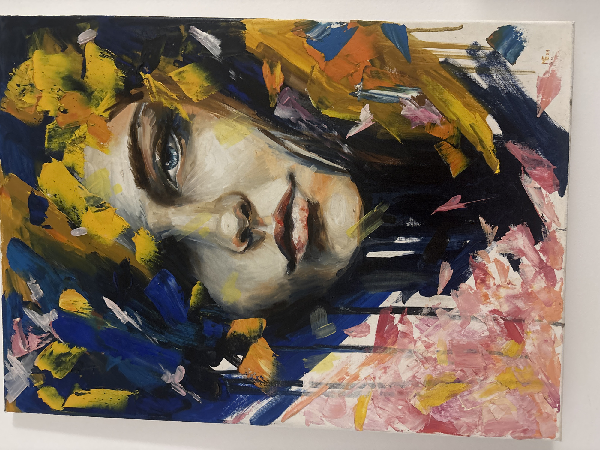 Art-filled home studio in Coslada, paintings and plants throughout