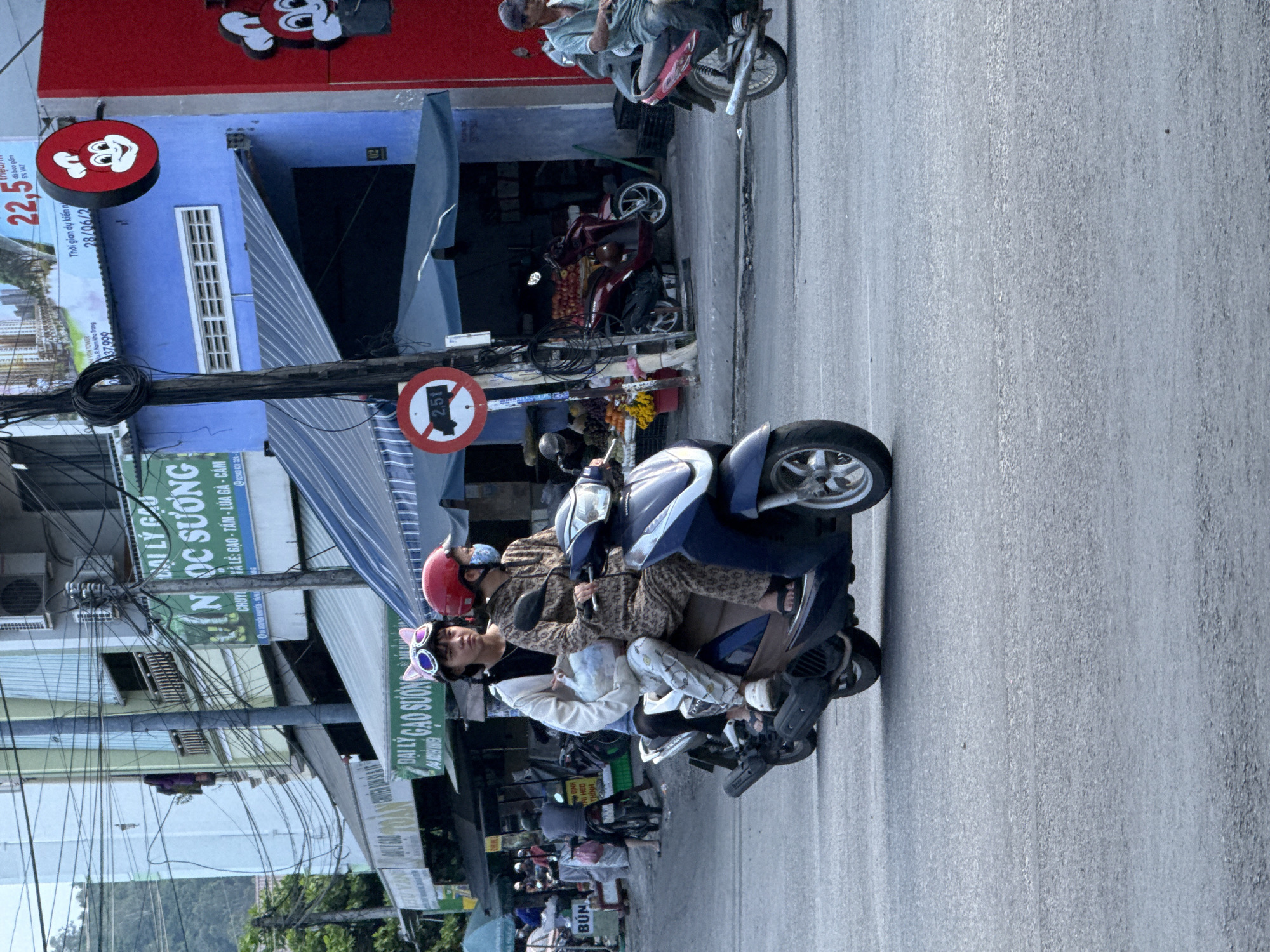 Morning around Nha Trang: streets, gardens, and everyday life