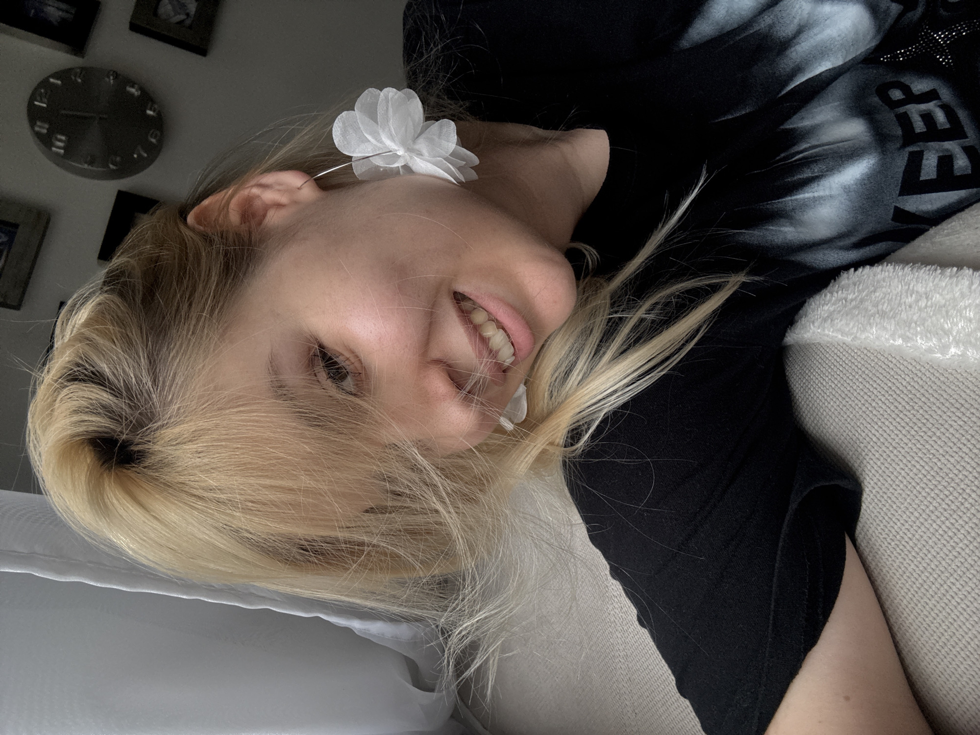 Casual afternoon at home in Volgograd, selfies and apartment life
