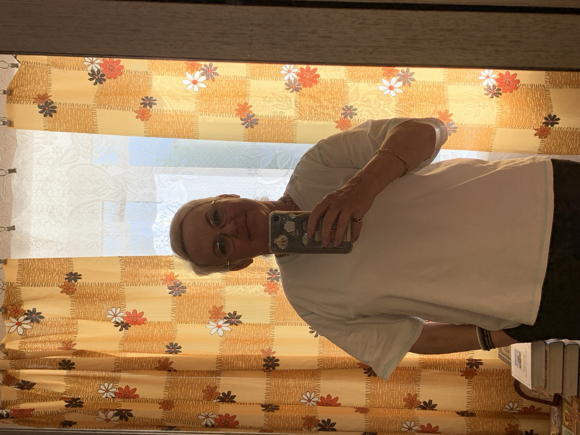 Casual afternoon selfie session documented in Chaikovsky homes