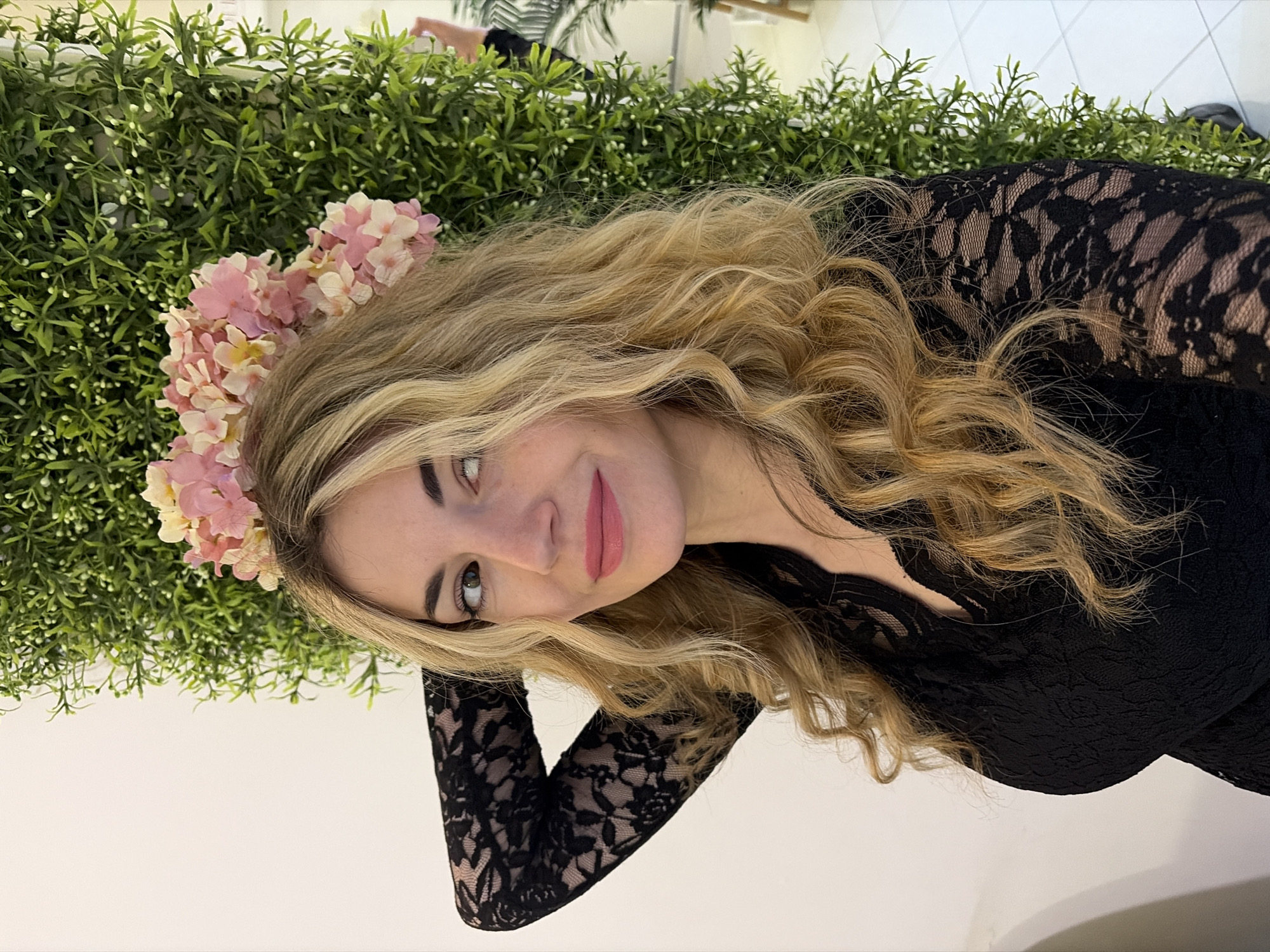 Woman poses with gold heart balloons at Budva business