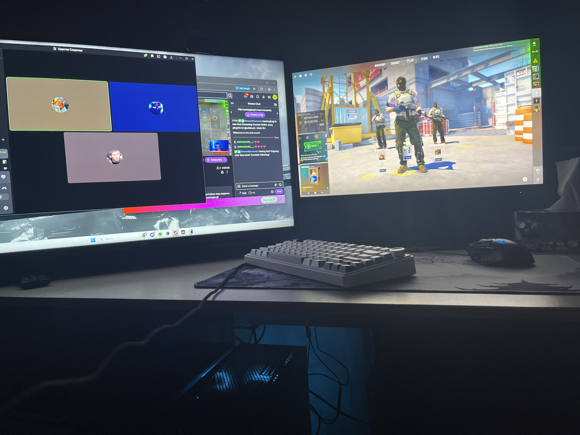 Multi-monitor gaming setup streams Counter-Strike with Discord call