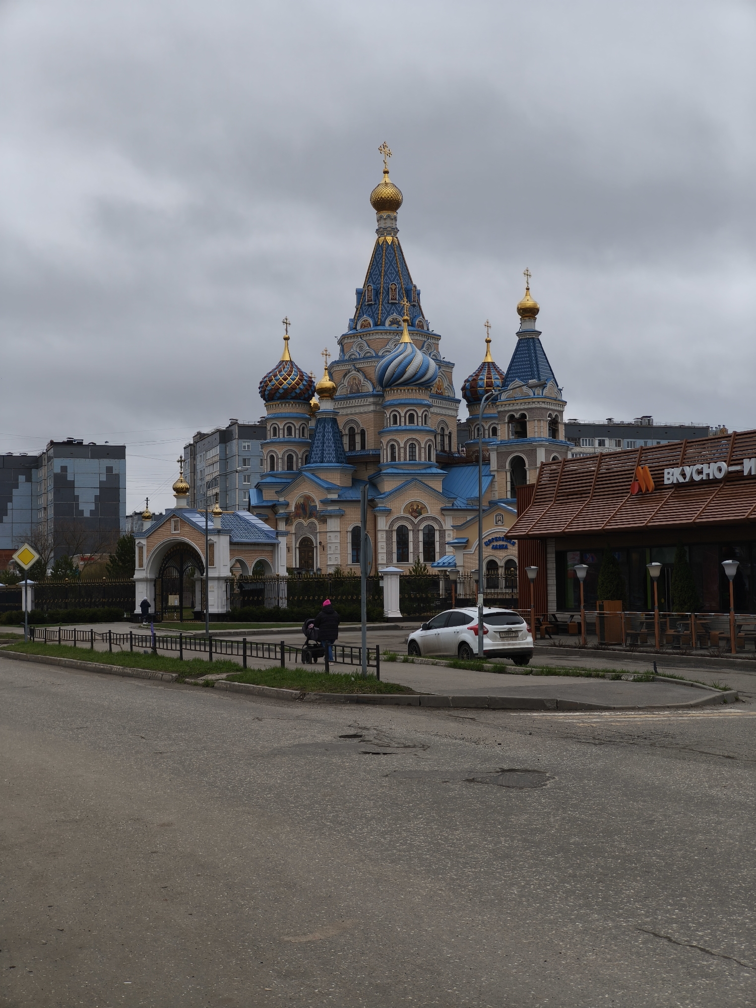 Morning snapshots document everyday life in Izhevsk, Russia