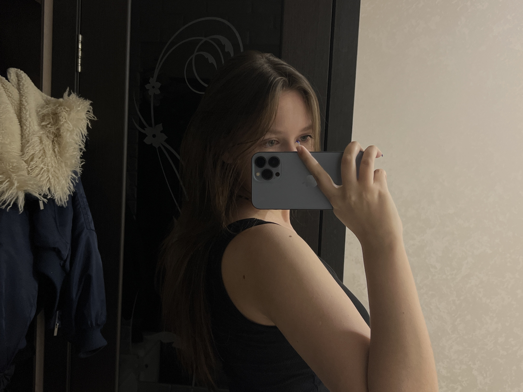 Woman photographed taking selfies indoors in Chaikovsky, Russia