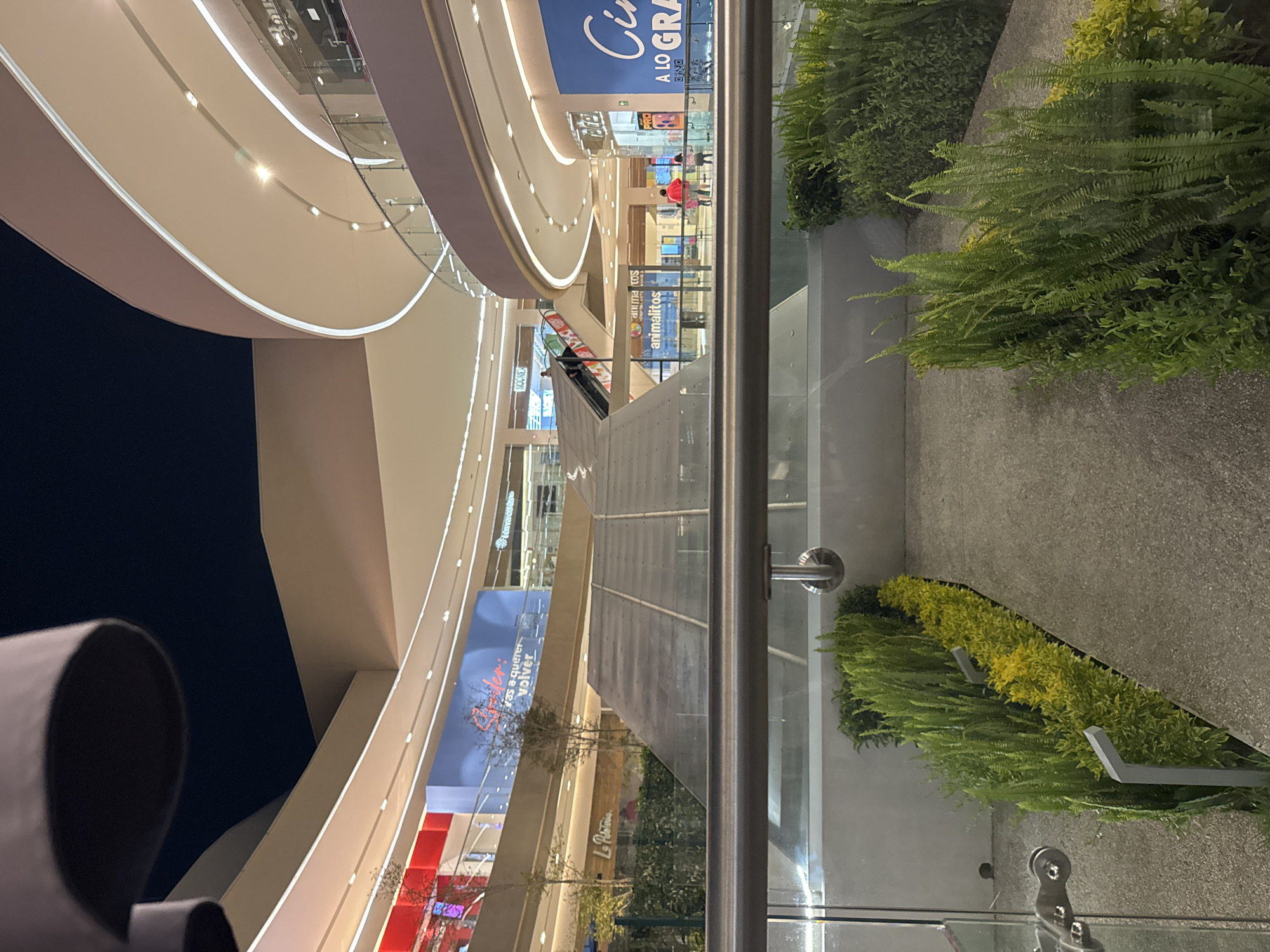Modern shopping mall interior documented in San Bernardino Tlaxcalancingo