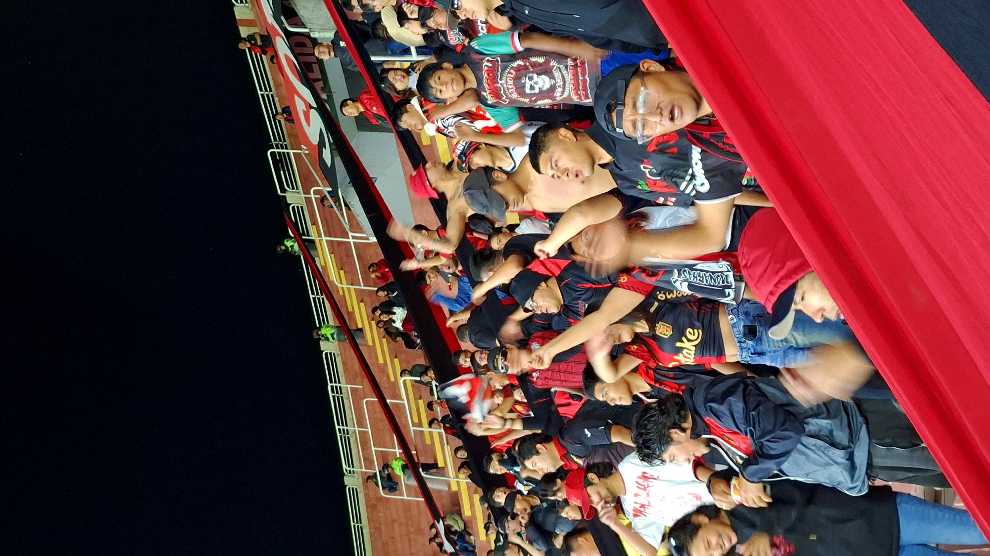 Soccer match draws crowds to Arequipa stadium with police security