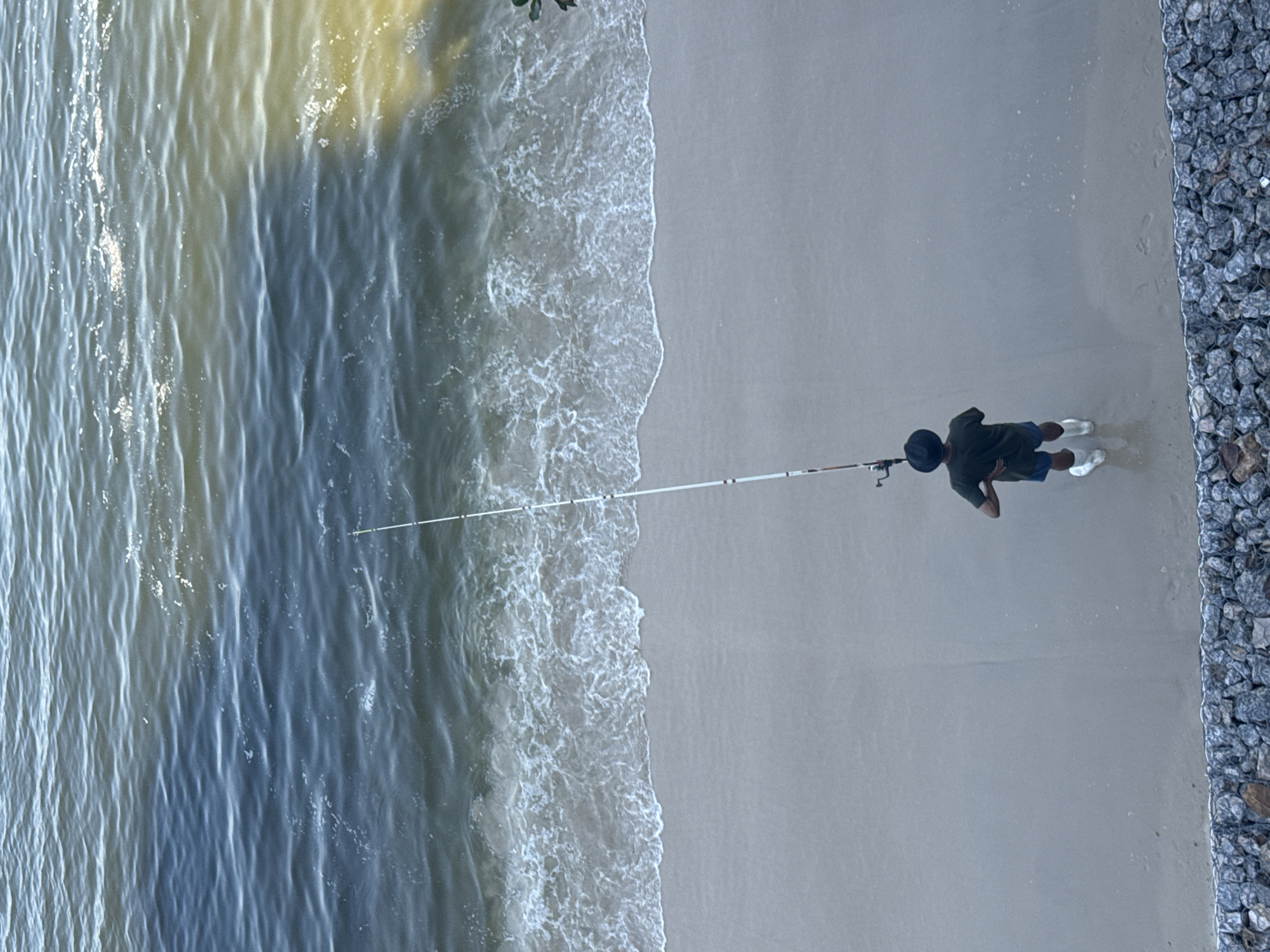 Lazy afternoon fishing scene at Jurujuba beach, Niterói