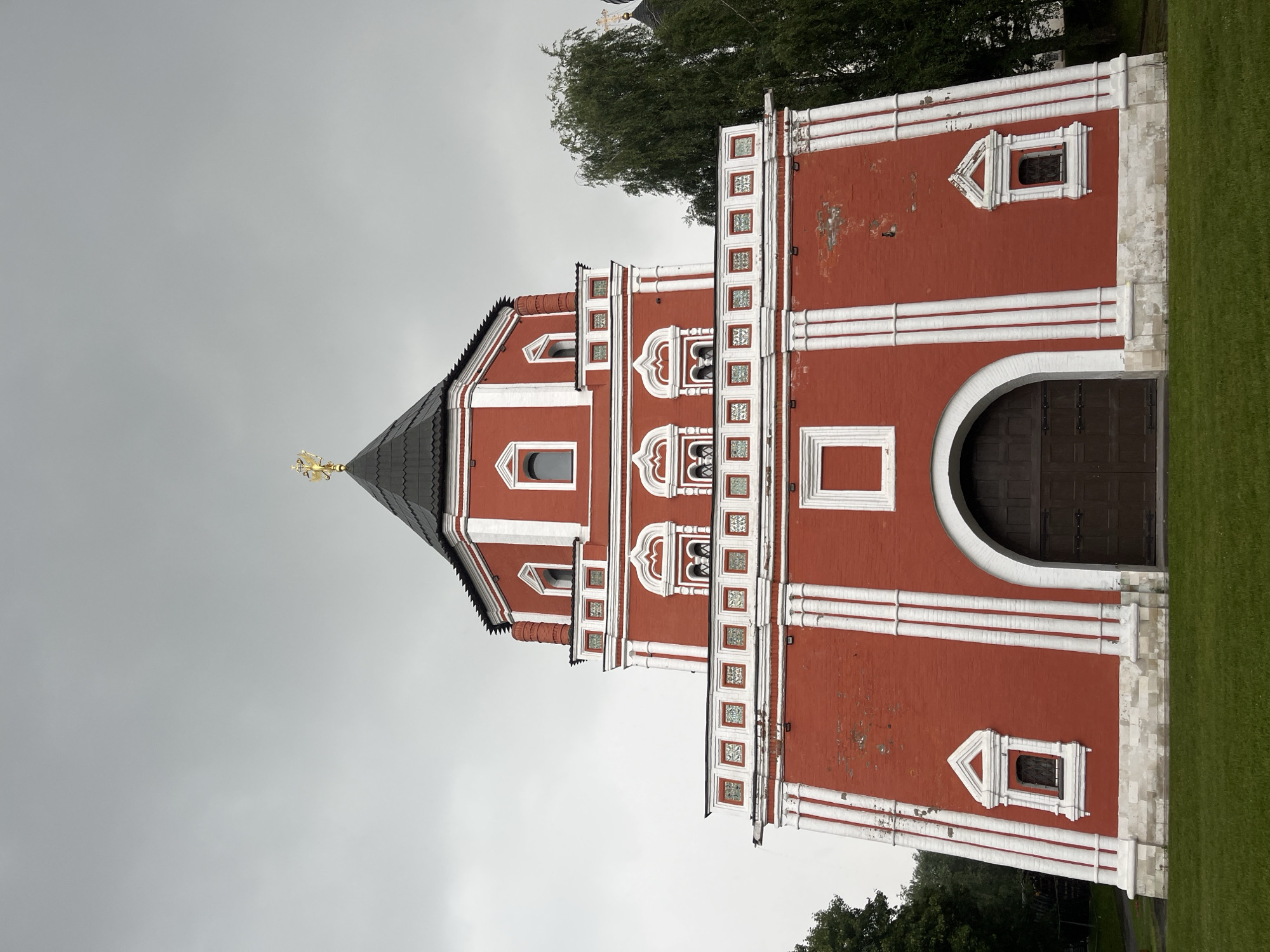 Morning tour of Moscow's historic kremlin and convent landmarks