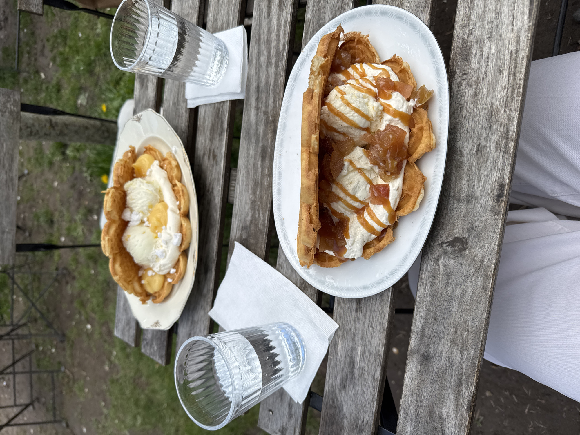 Afternoon dining and shopping observed in Linköping, Sweden