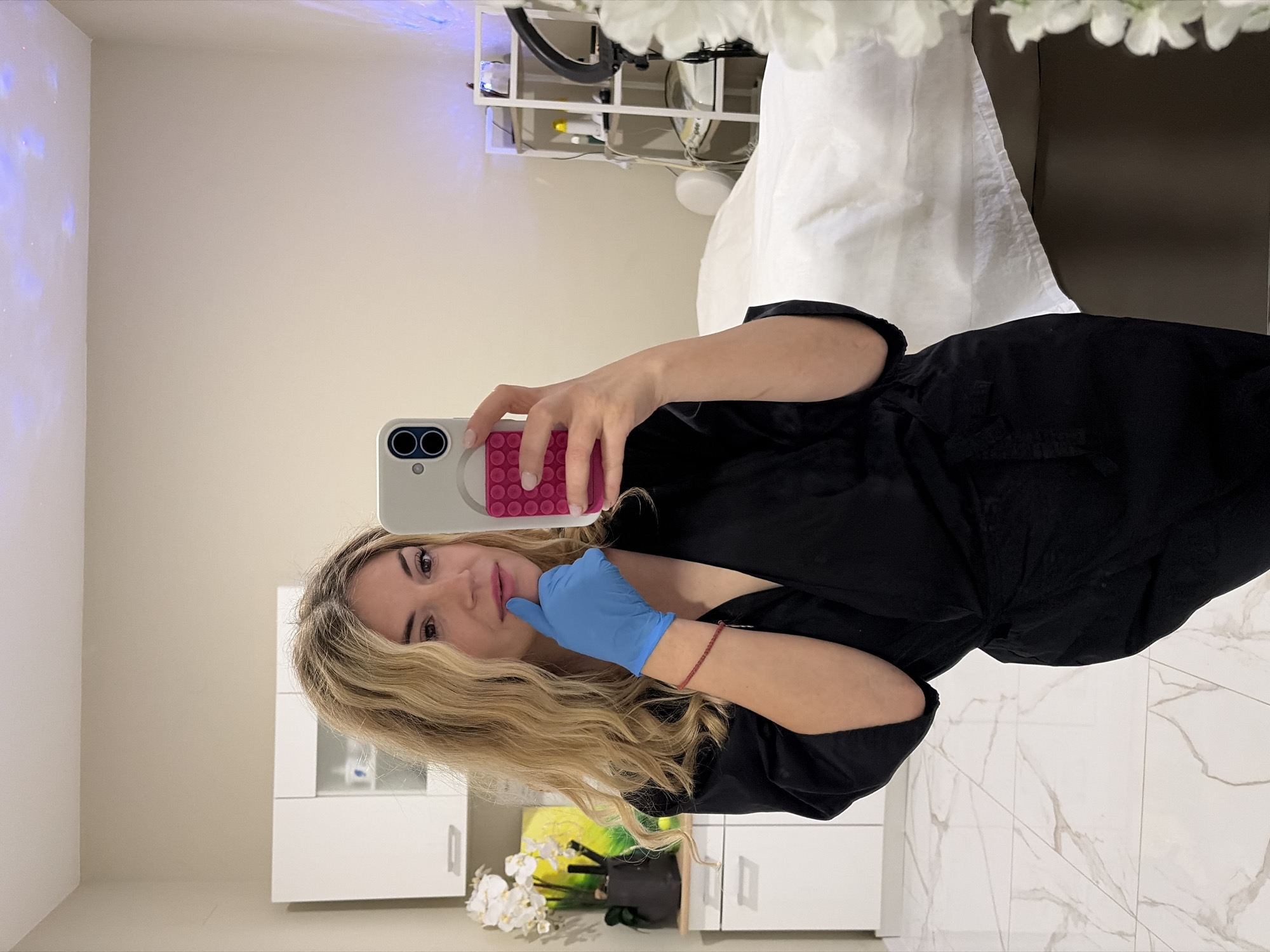 Beauty clinic visit documented through selfies in Budva