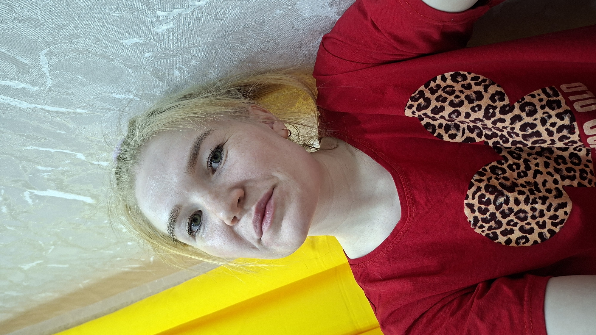 Woman documents routine domestic life in Chaikovsky, Russia apartment