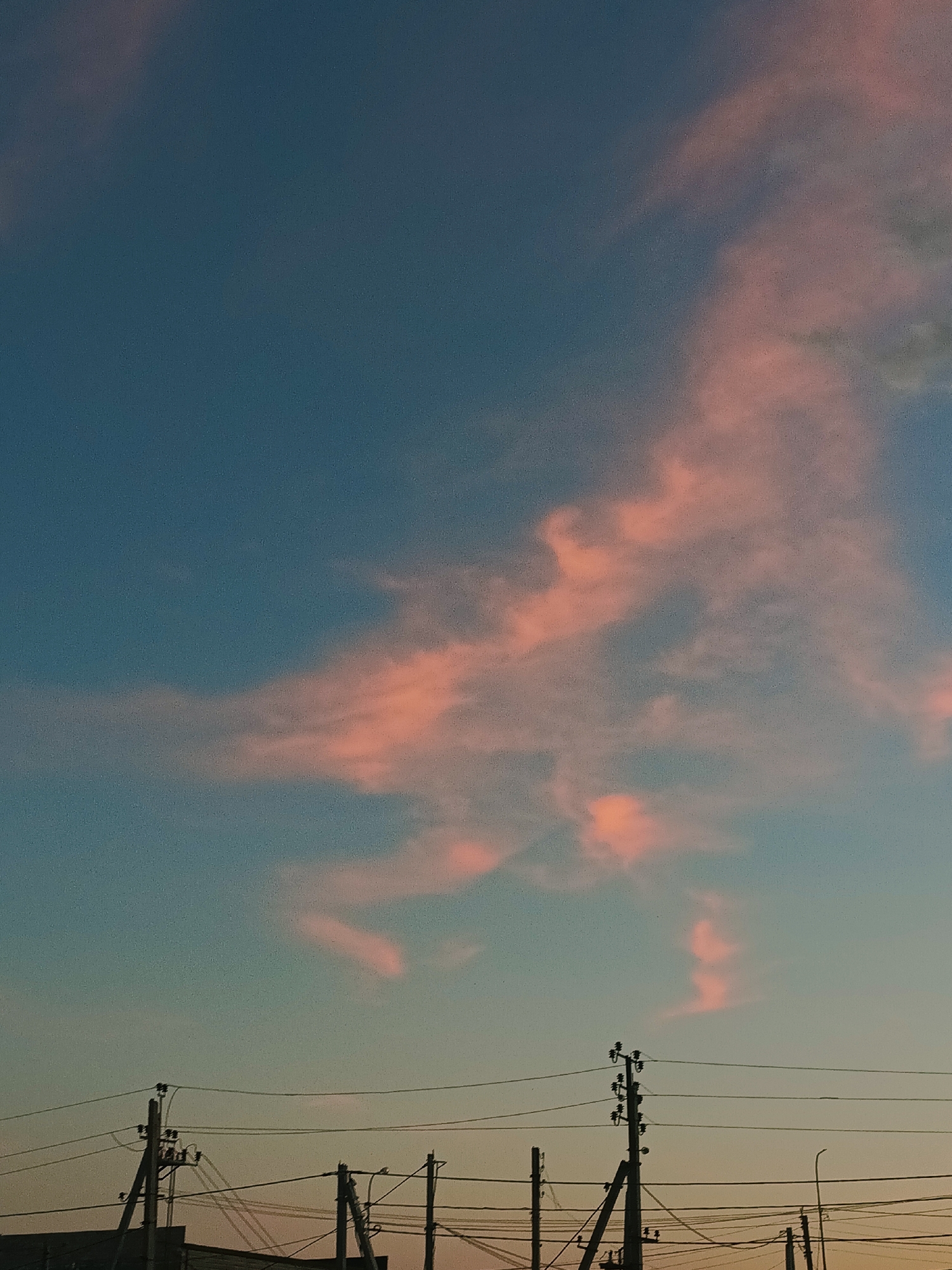 Urban twilight sky, soft gradients and silhouettes at dusk