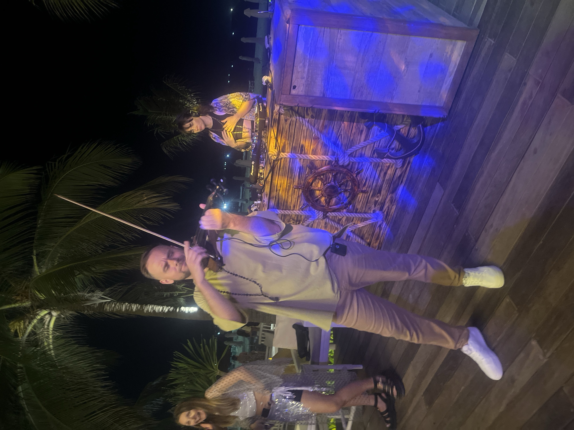 Beachside entertainment and dining at Đà Nẵng beach club