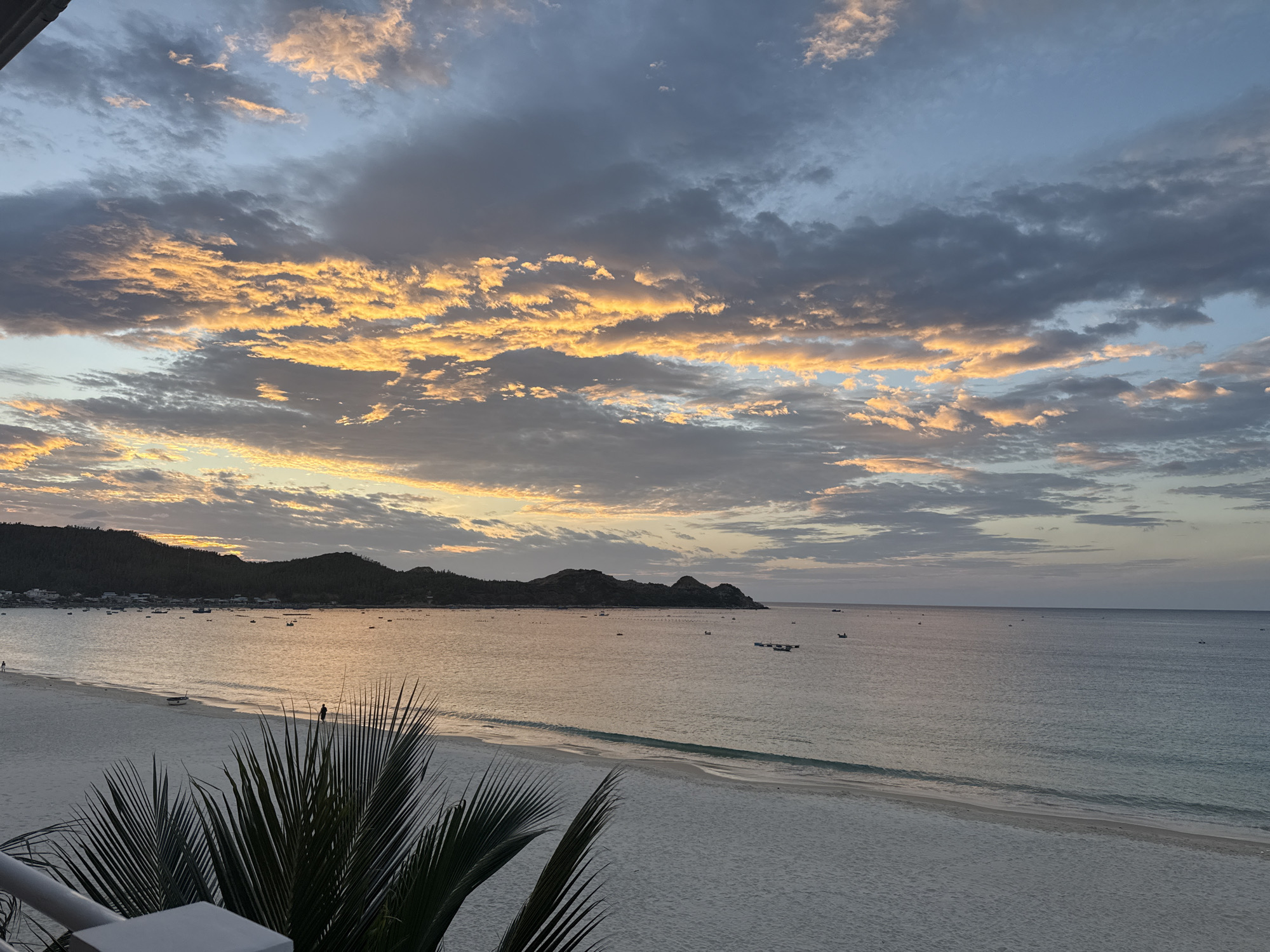 Dusk settles over Song Cau's quiet fishing coast