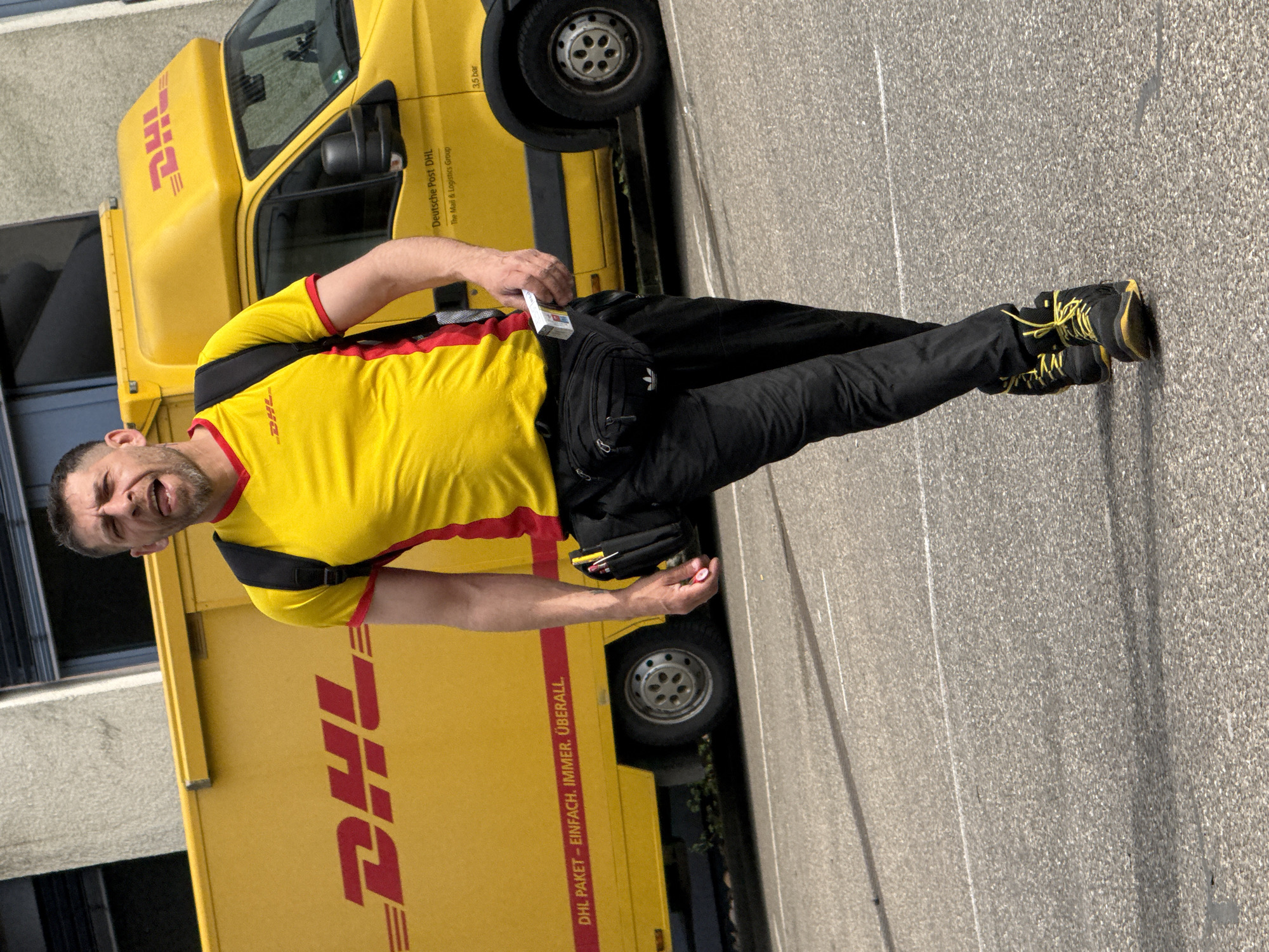 DHL driver spotted with van in Bietigheim-Bissingen delivery area