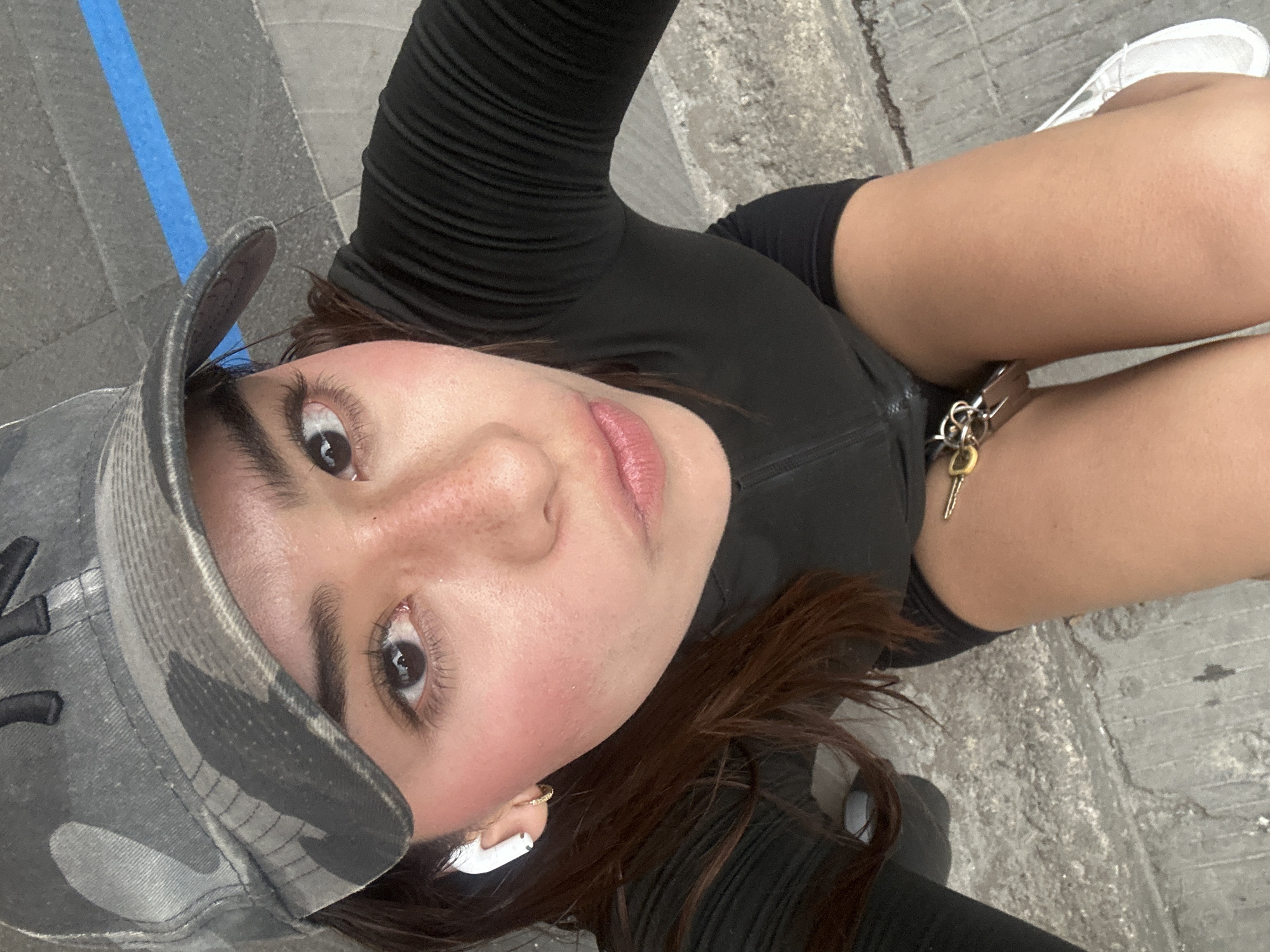 Friends taking selfies on a Puebla sidewalk