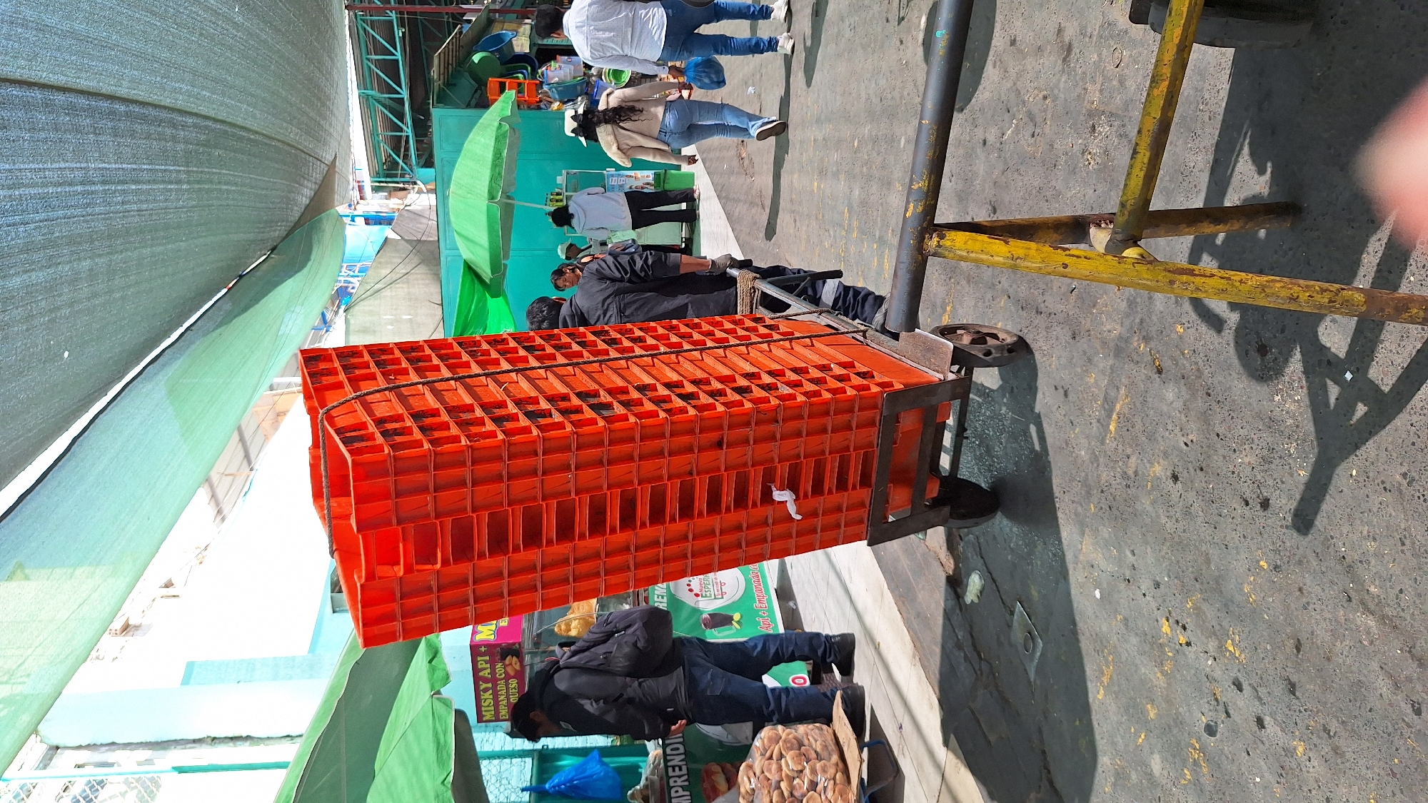 Market life and election uncertainty documented in Peruvian district