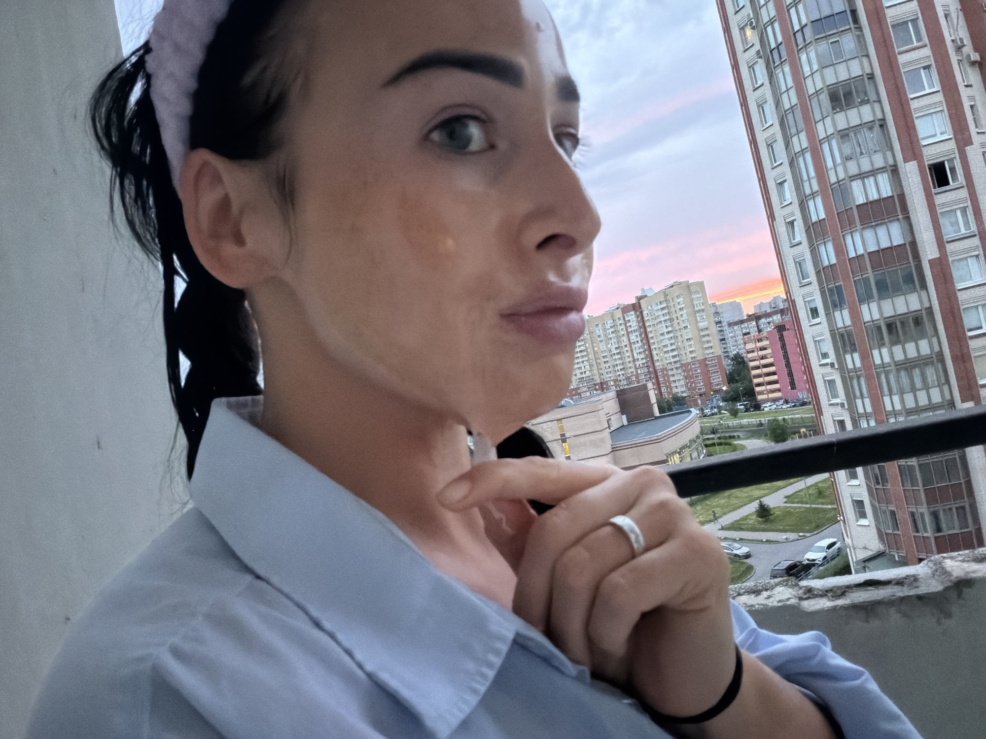 Balcony selfies and sunset views over Sinyavino rooftops
