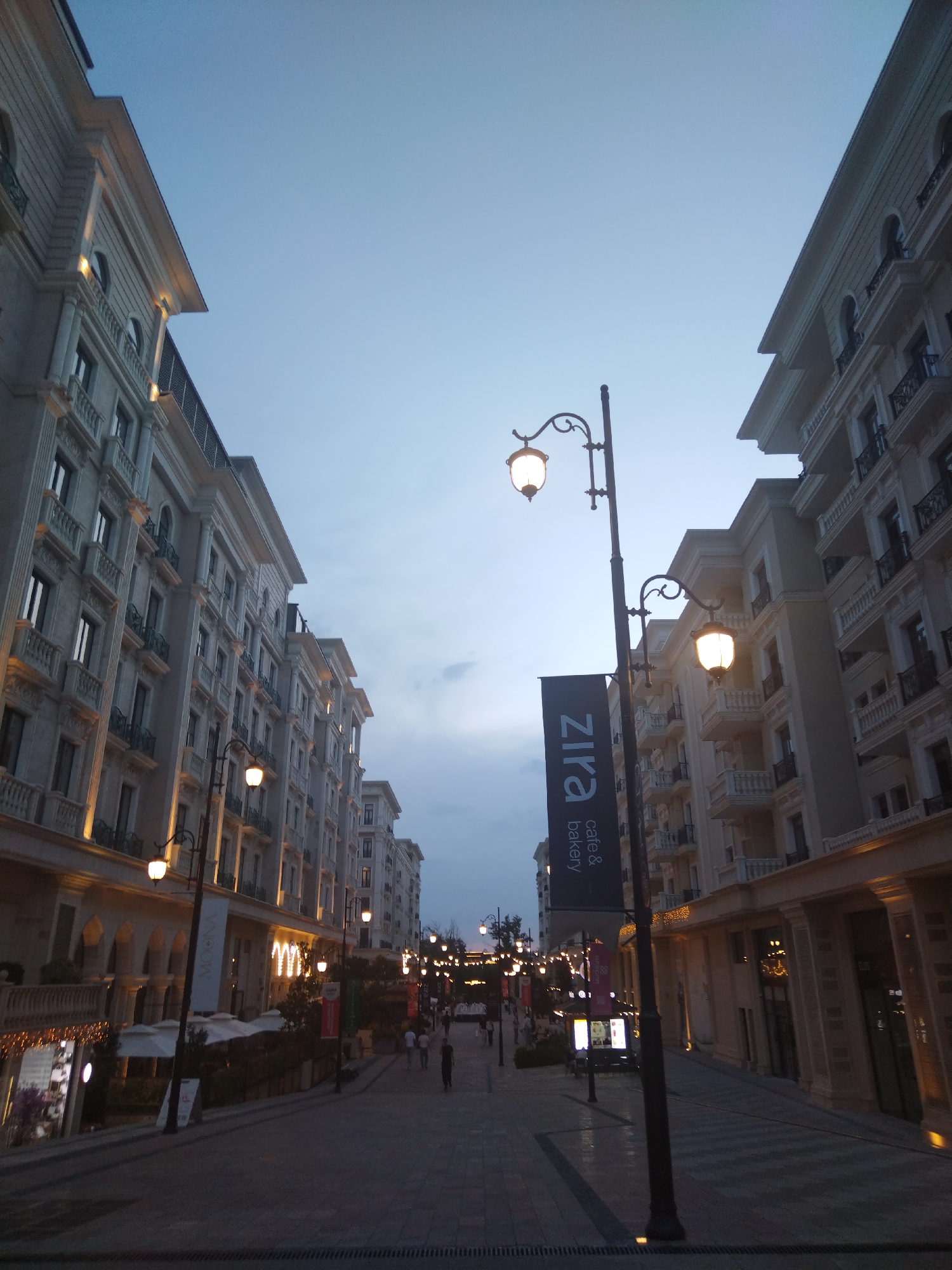 Evening stroll through Tashkent's lit-up city center