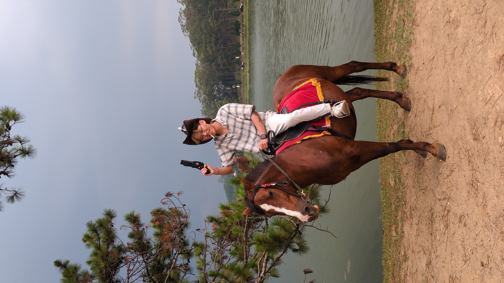 Cowboy-dressed rider spotted with horse at Da Lat lake