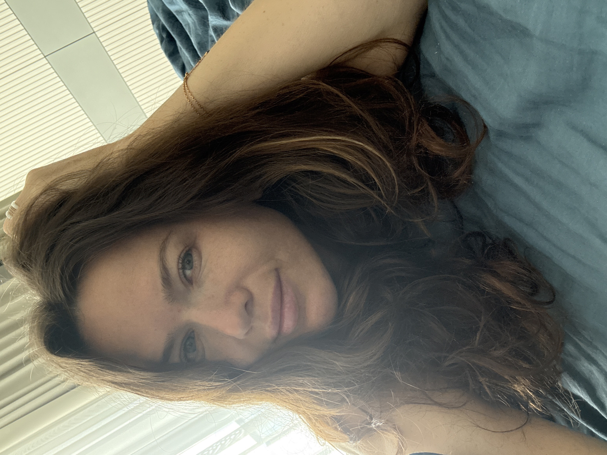 Morning in Khimki: bedroom shots and a tidy urban streetscape