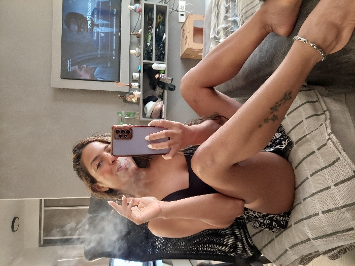 Woman documents evening routine in Buenos Aires apartment selfies