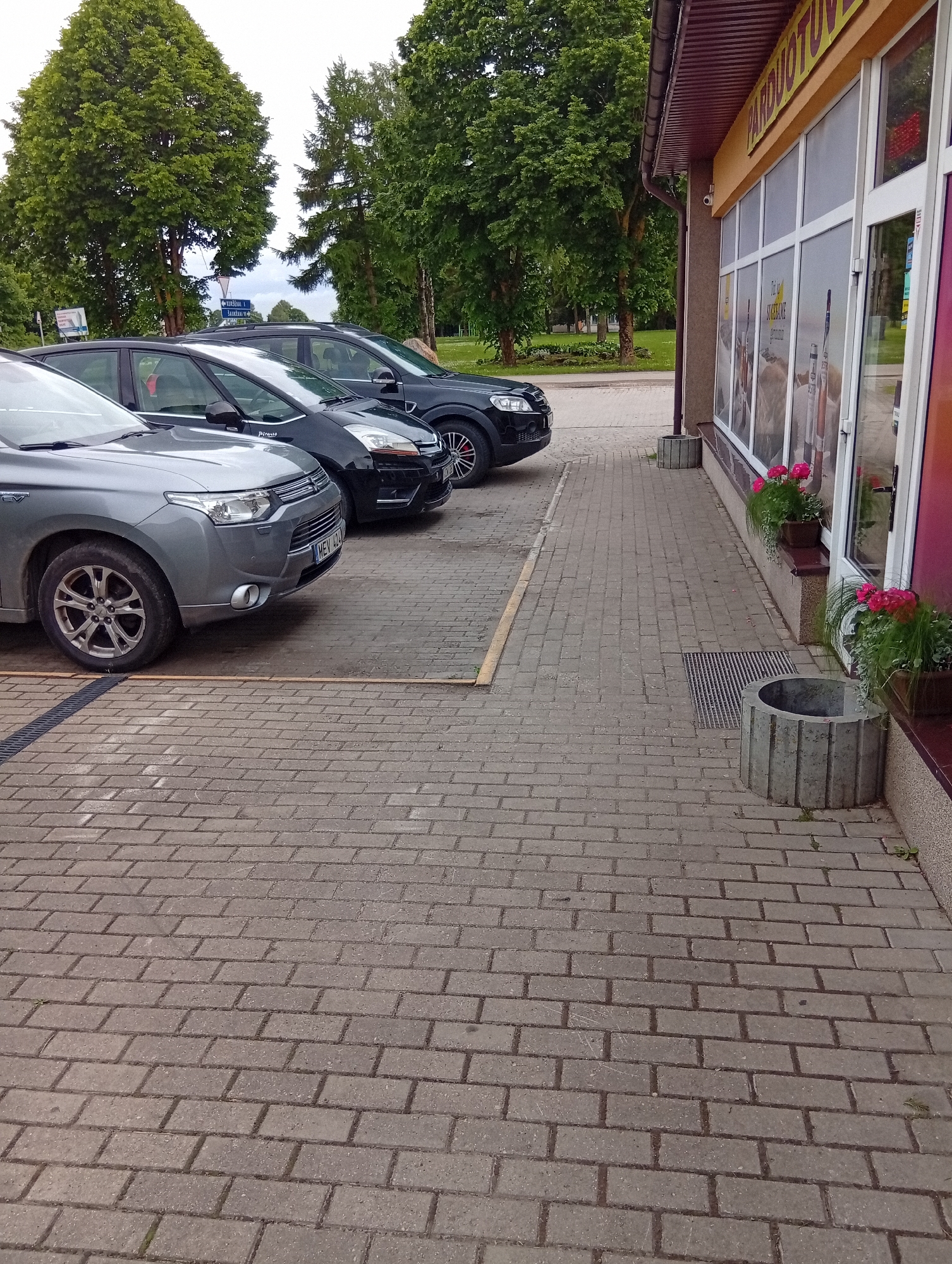 Witness documents everyday scenes around Micaičiai, Lithuania village