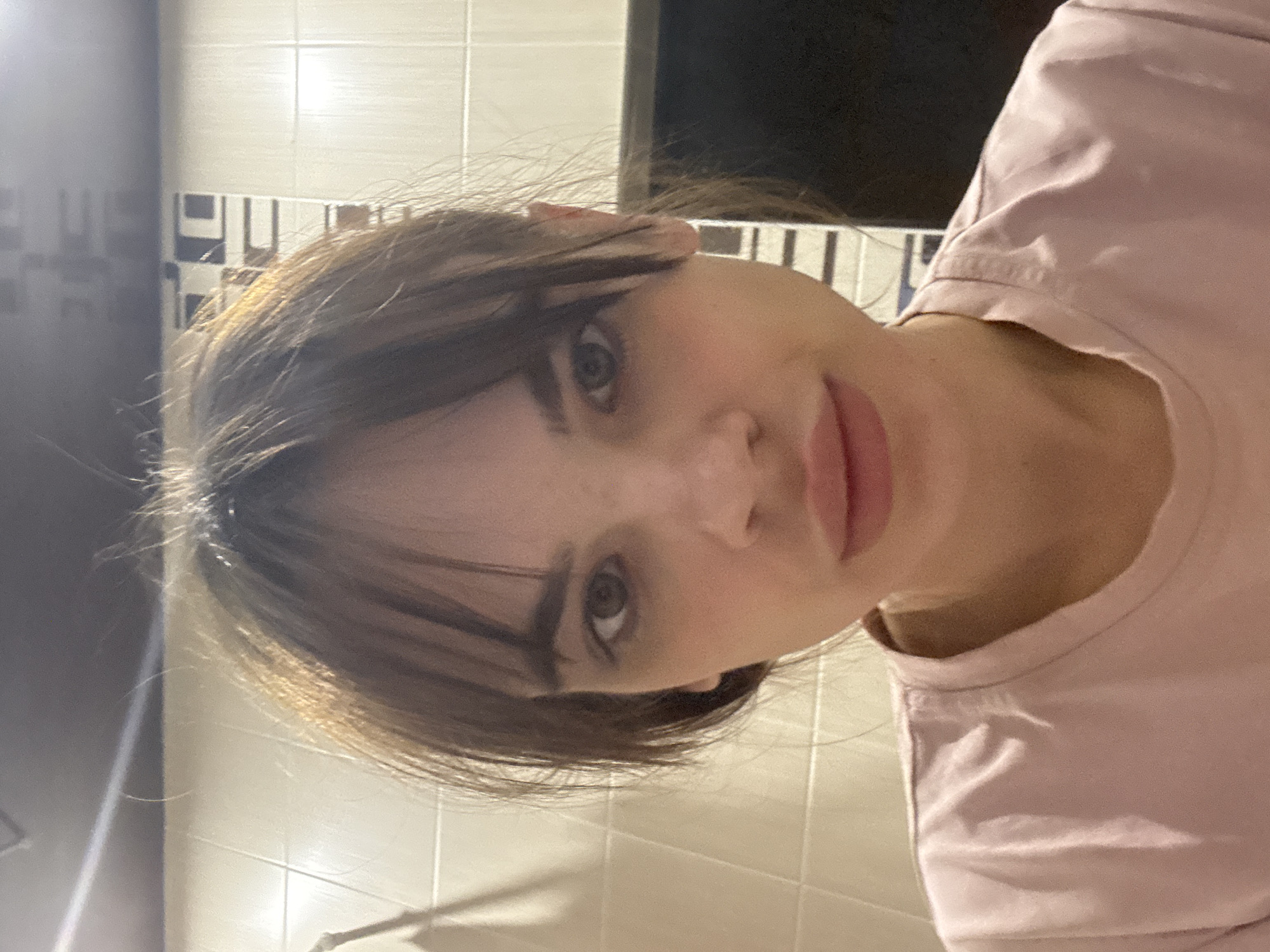 Woman takes bathroom selfies in Rostov-on-Don