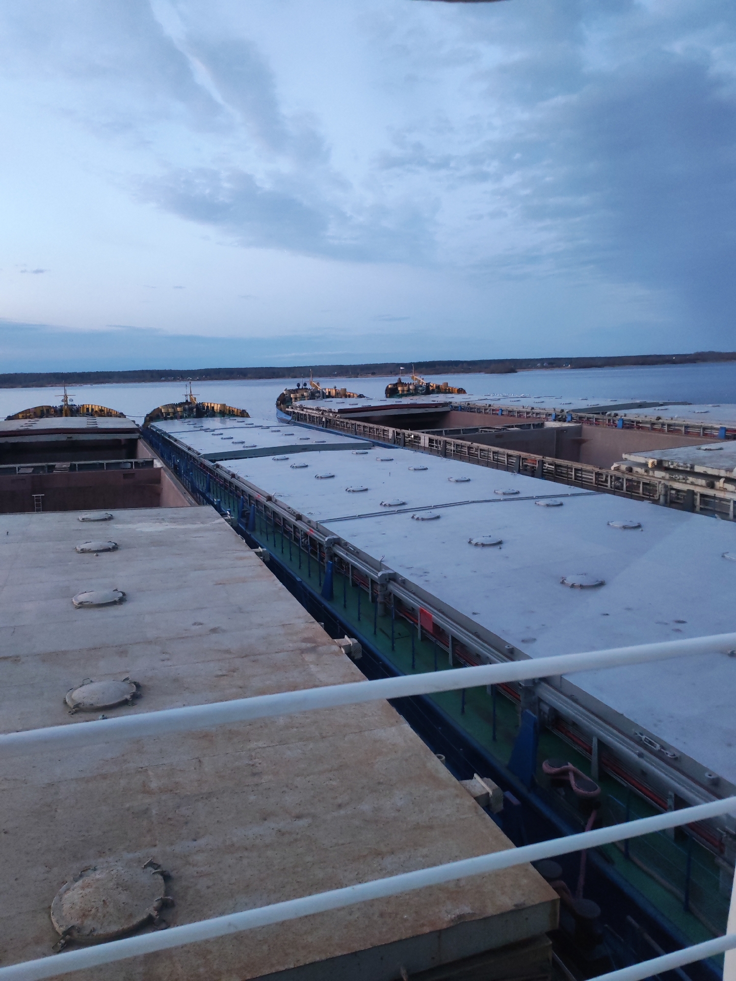 Barge convoy spotted on Volga River near Rybinsk