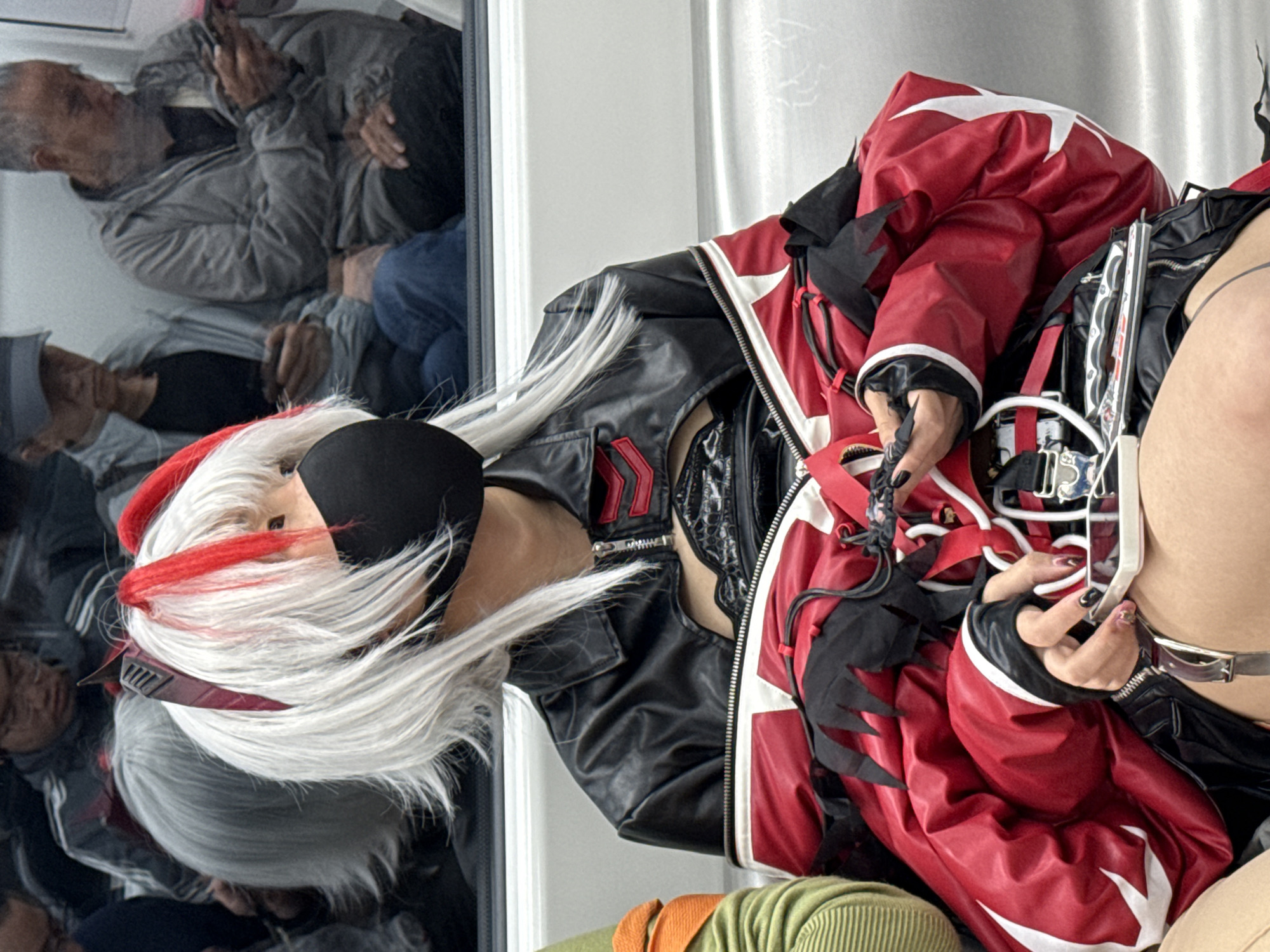 Cosplayer in black-red outfit spotted in Liangjiang, China