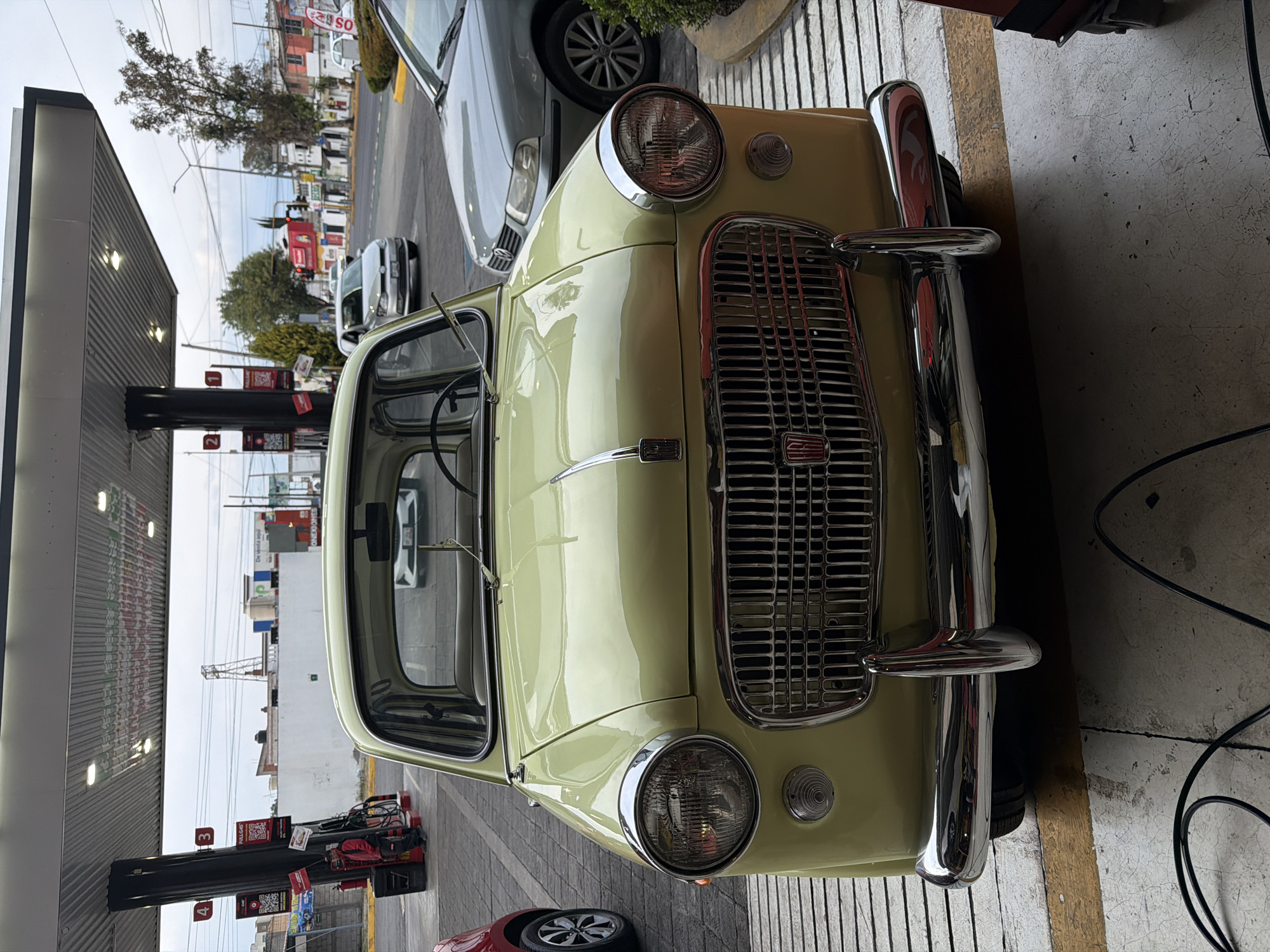 Vintage Fiat spotted at gas station in Cholula