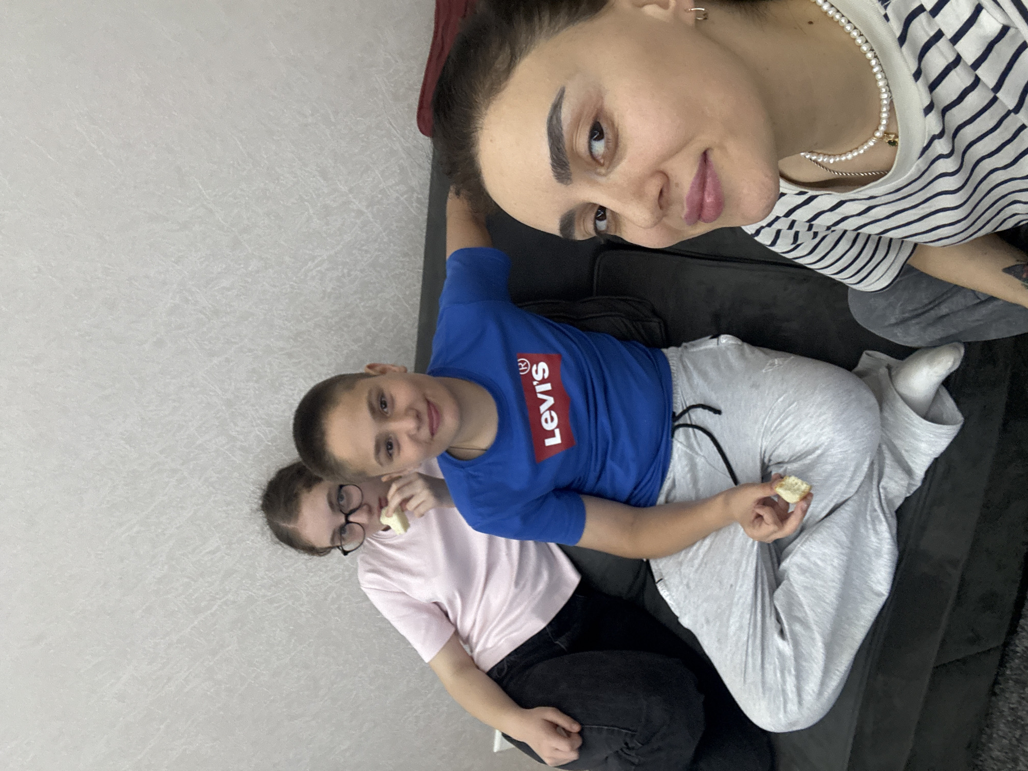 Casual indoor gathering documented in Tbilisi over two hours
