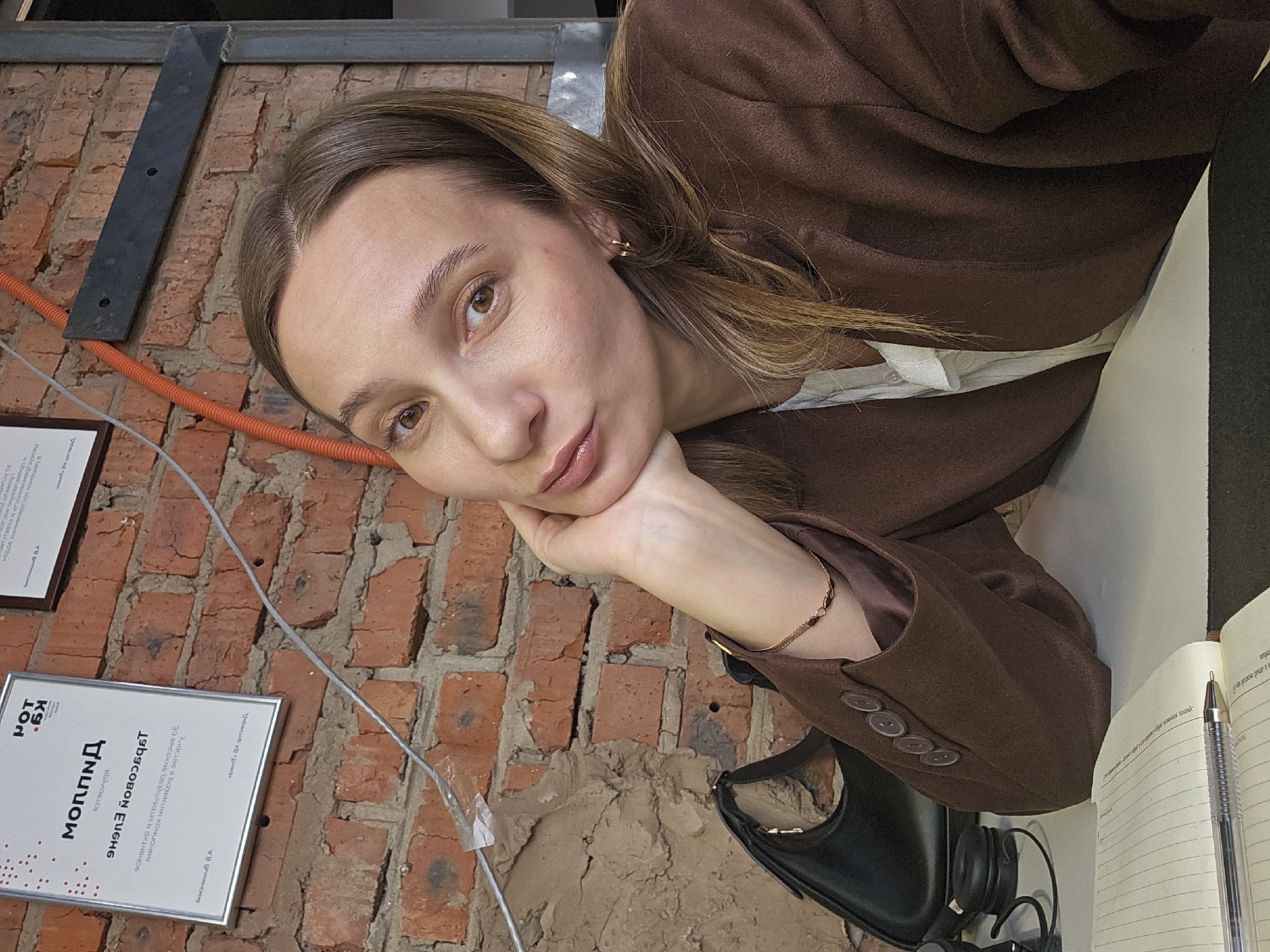 Early morning portrait session documented in Chaikovsky during rainfall