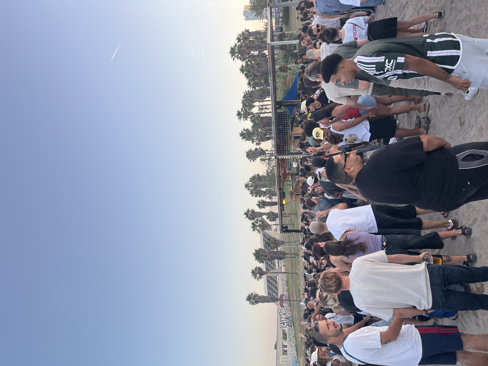 Sunset beach festival draws crowds in Sant Adrià de Besòs
