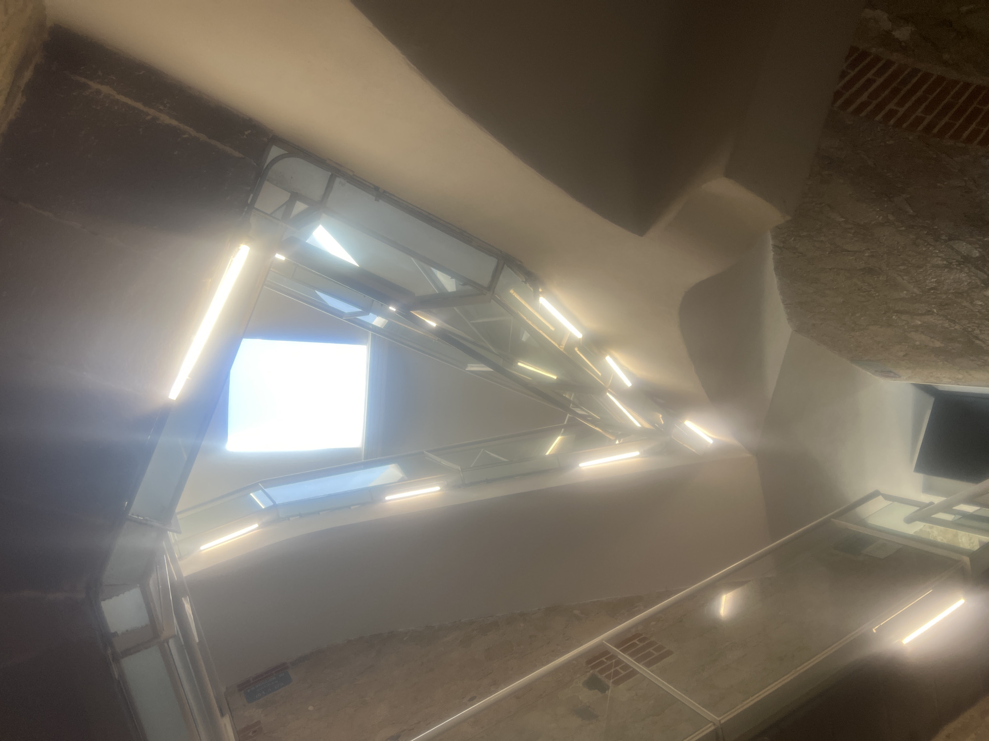 Interior architecture tour documented in Puebla building