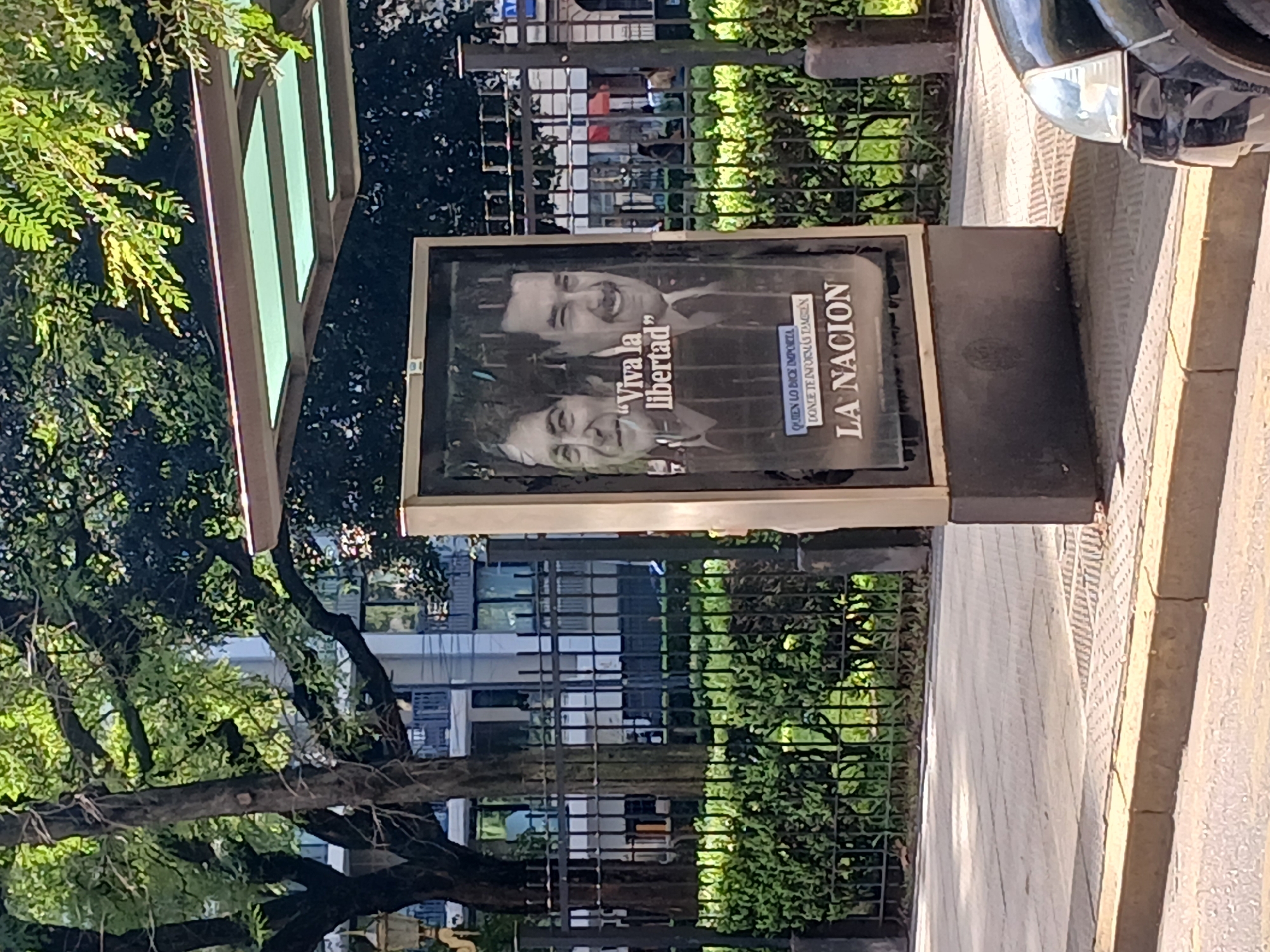 Street scenes captured in Buenos Aires during afternoon hour