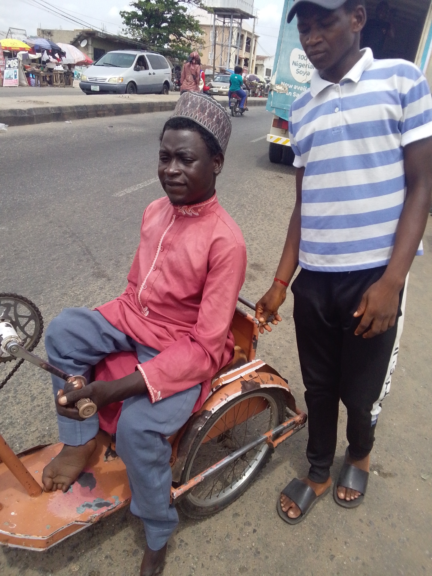 Daily life documented across Lokoja streets during morning hours