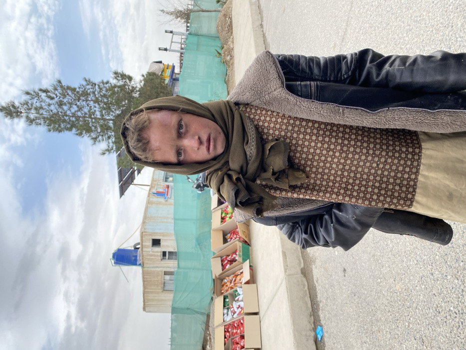 Children observed near white vehicle in Kandahar