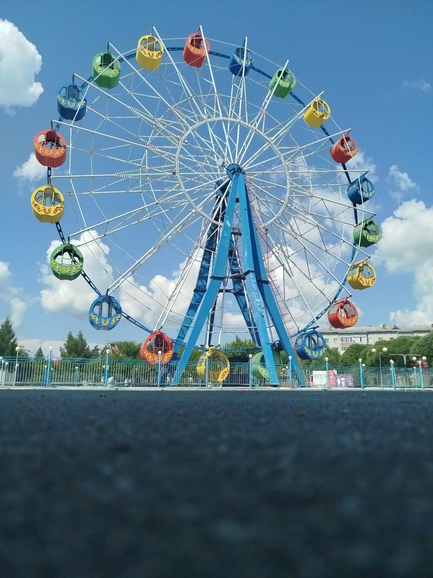 Summer morning at a Yalutorovsk park: rides, sculptures, and play