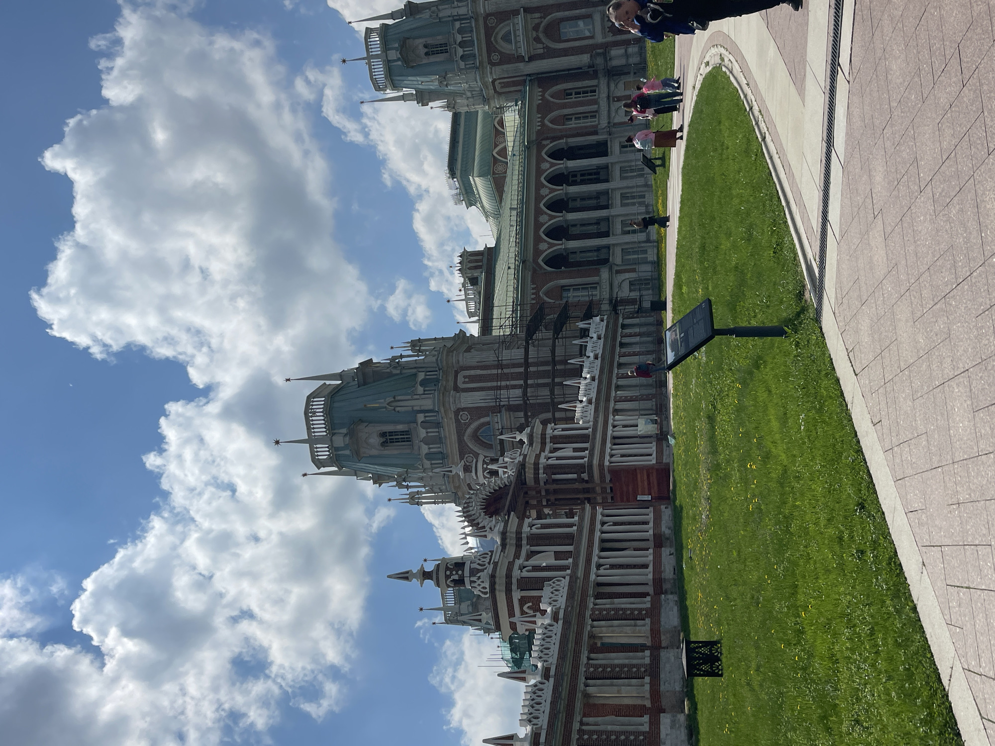 Visitors document ordinary day at Moscow's Tsaritsyno Park