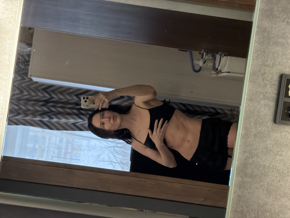 Woman documents morning routine in Perm apartment over two hours